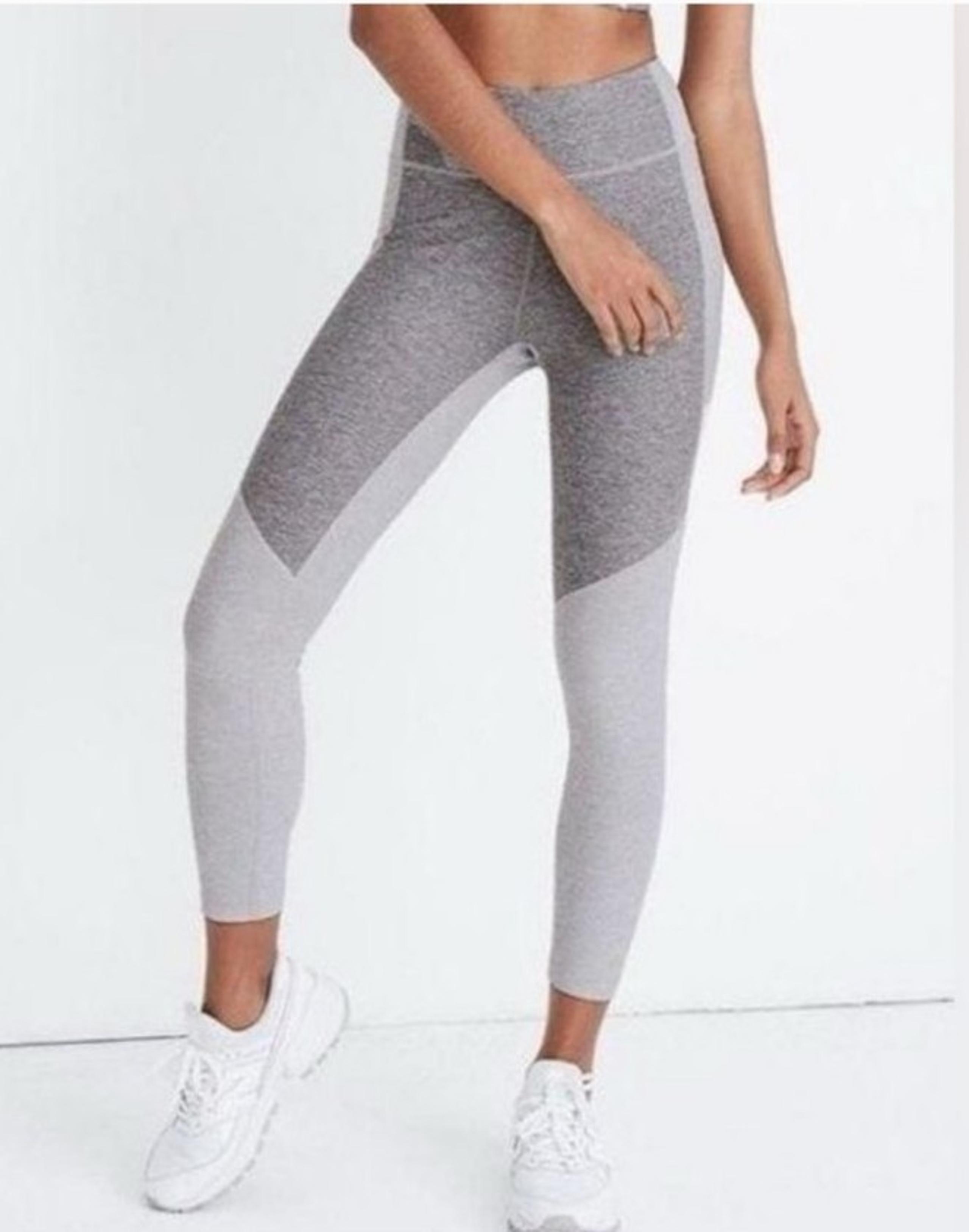 Outdoor Voices Dove Ash Warmup 3/4 Legging - Size Small