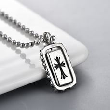 Silver revolving necklace