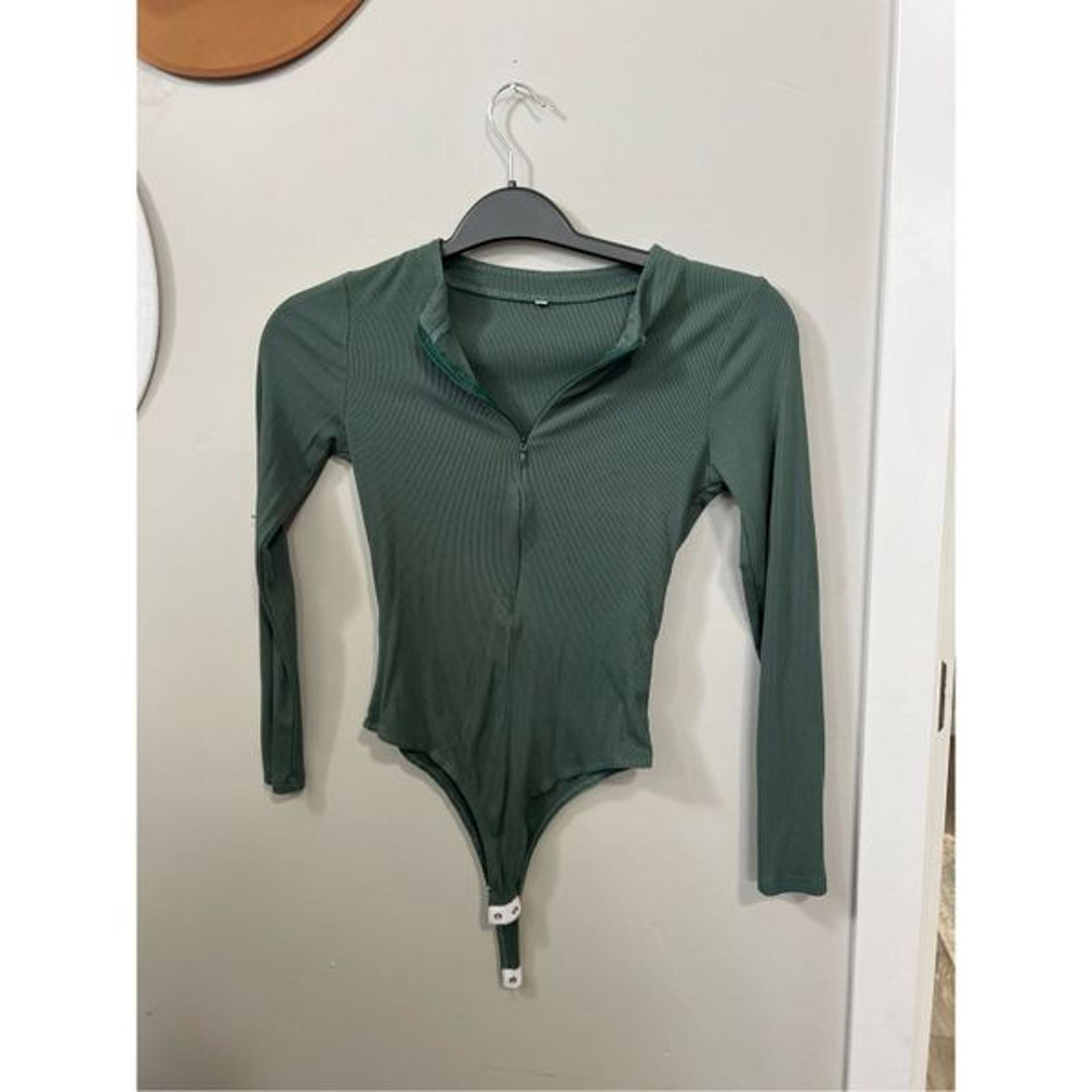 Boutique Women's Green Ribbed Zip Up Long Sleeve Bodysuit Size Small