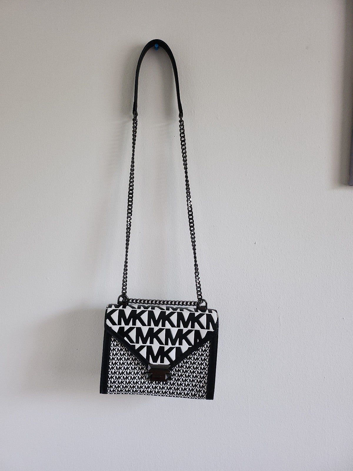 micheal kors purse chained crossbody