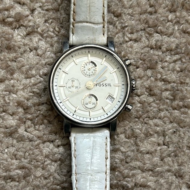 Fossil vintage triple dial white/silver adjustable genuine leather watch
