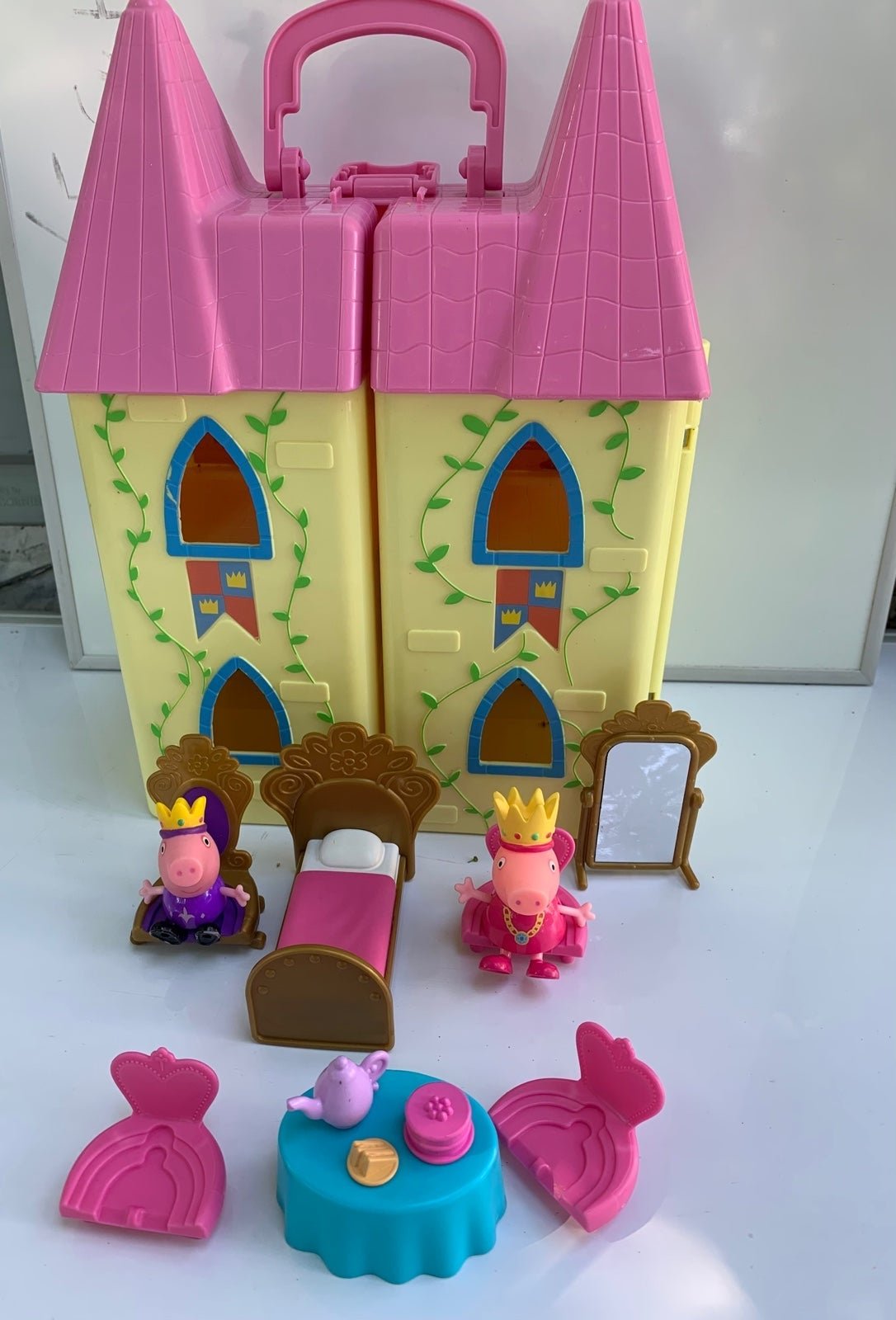 Peppa pig play set castle and school