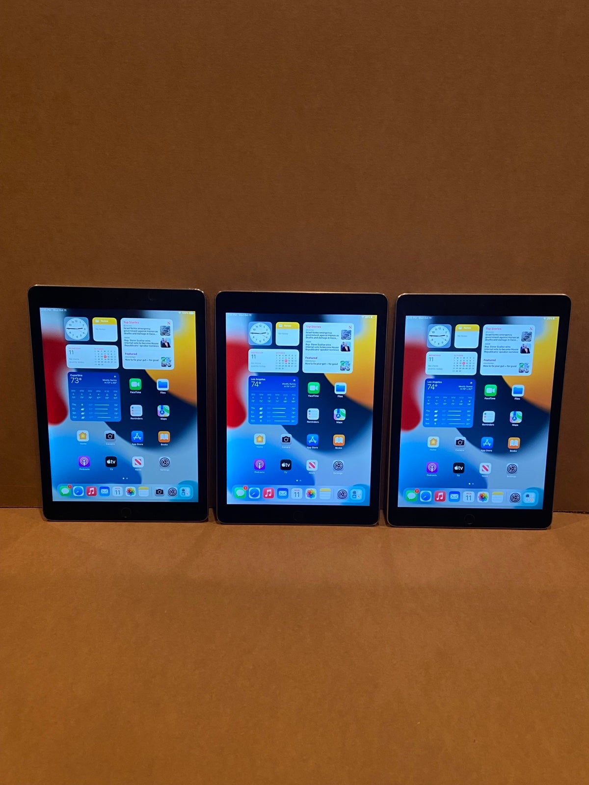 Lot of 3 Apple iPad Air 2 - 16GB Wi-Fi Touch ID 9.7 Tablet iOS 15 - Very Nice