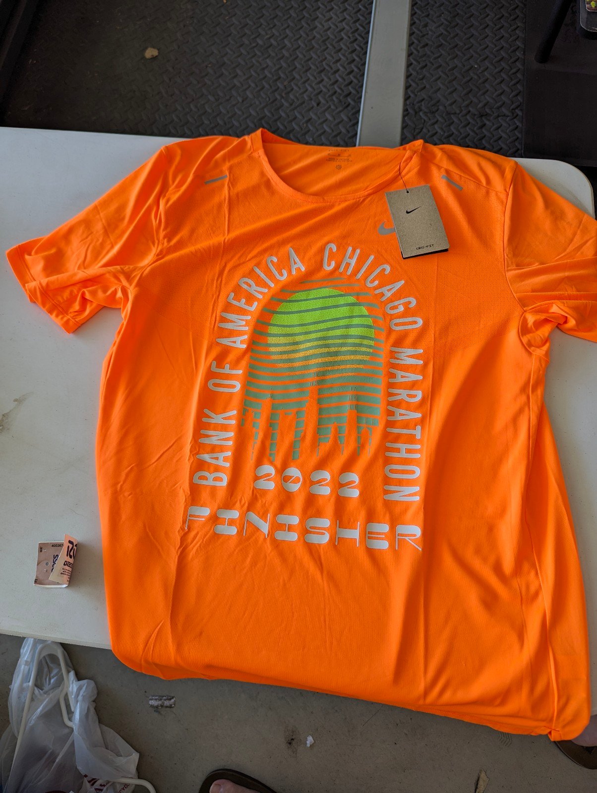 Nike Chicago Marathon 2022 Rise 365 Shirt Bright Orange Size S DX4503-803