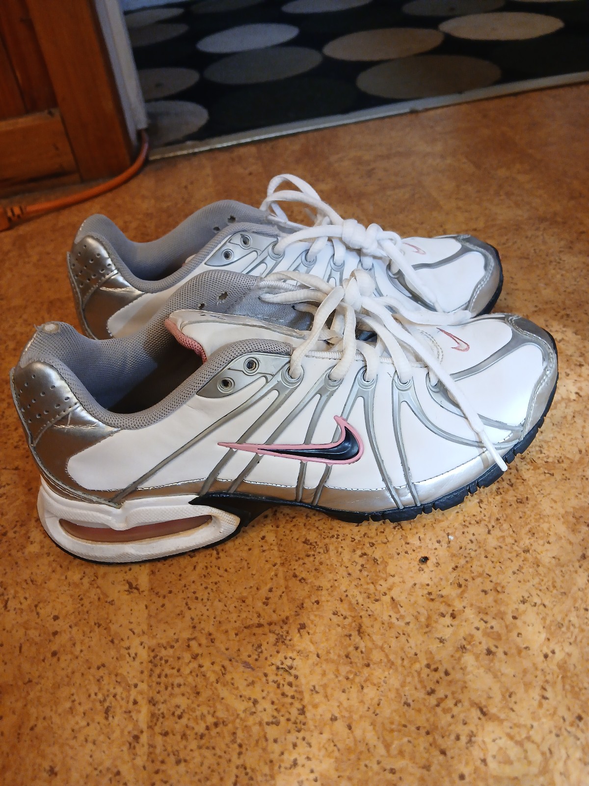 Nike white pink and silver 7