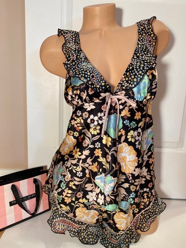 Victoria Secret pajama set Satin size M