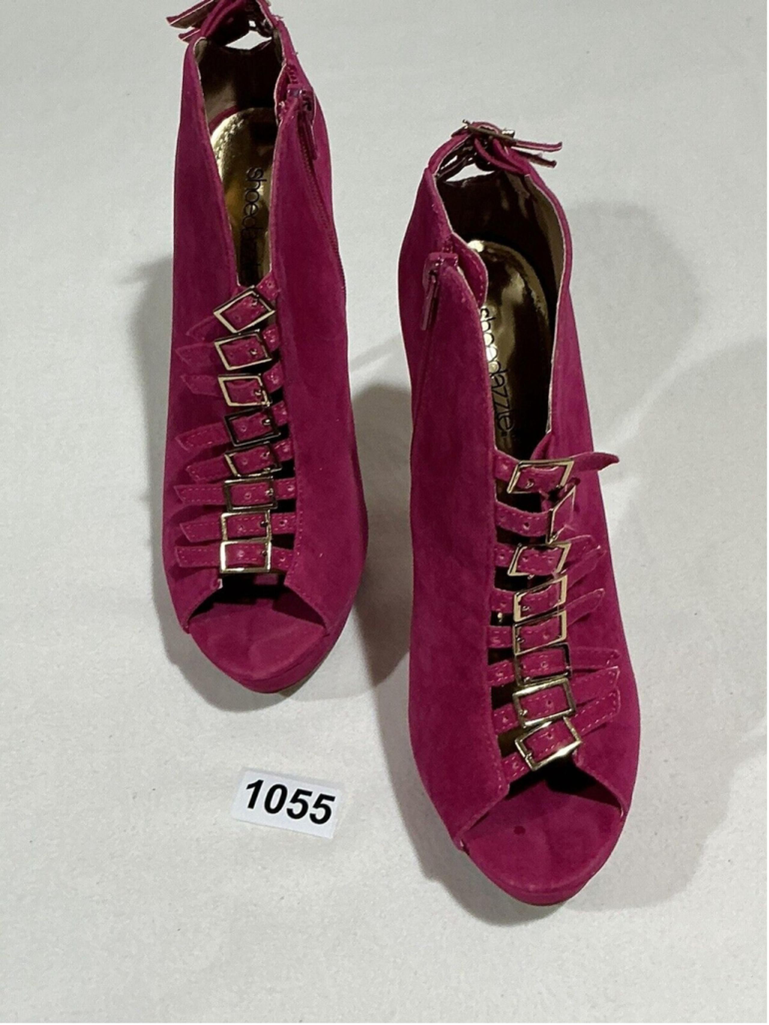 Woman’s Shoe Dazzle Jovanna Pink Suede Size 8 Gold Stiletto Heel Platform