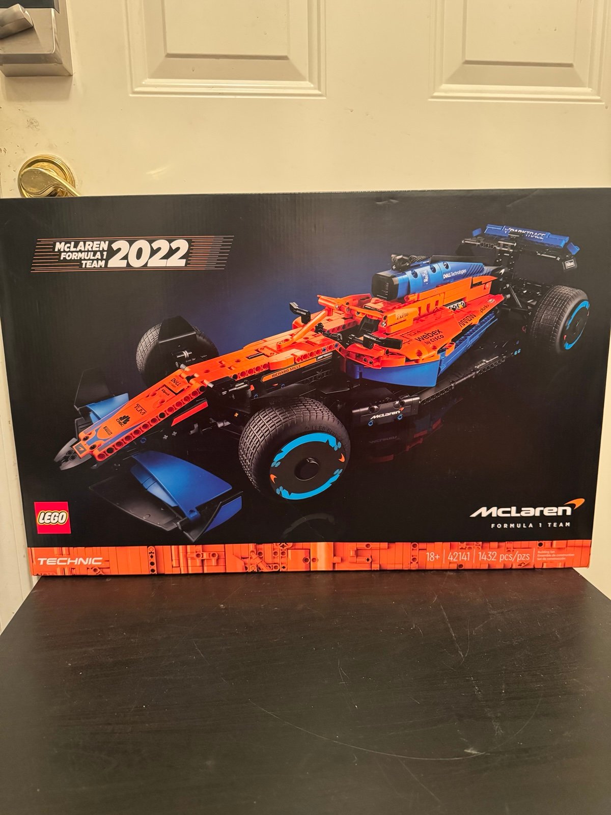 LEGO TECHNIC: McLaren Formula 1 Race Car (42141)
