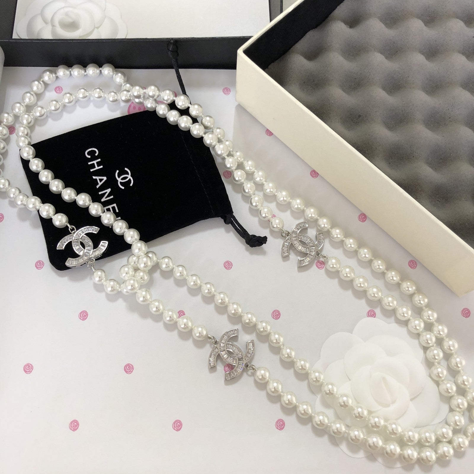 Ladies Long Pearl Necklace With Accessories