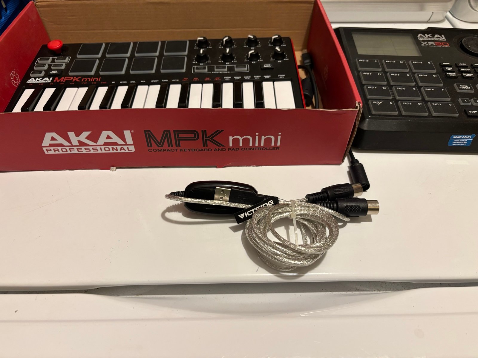 AKAI mini keyboard and controller