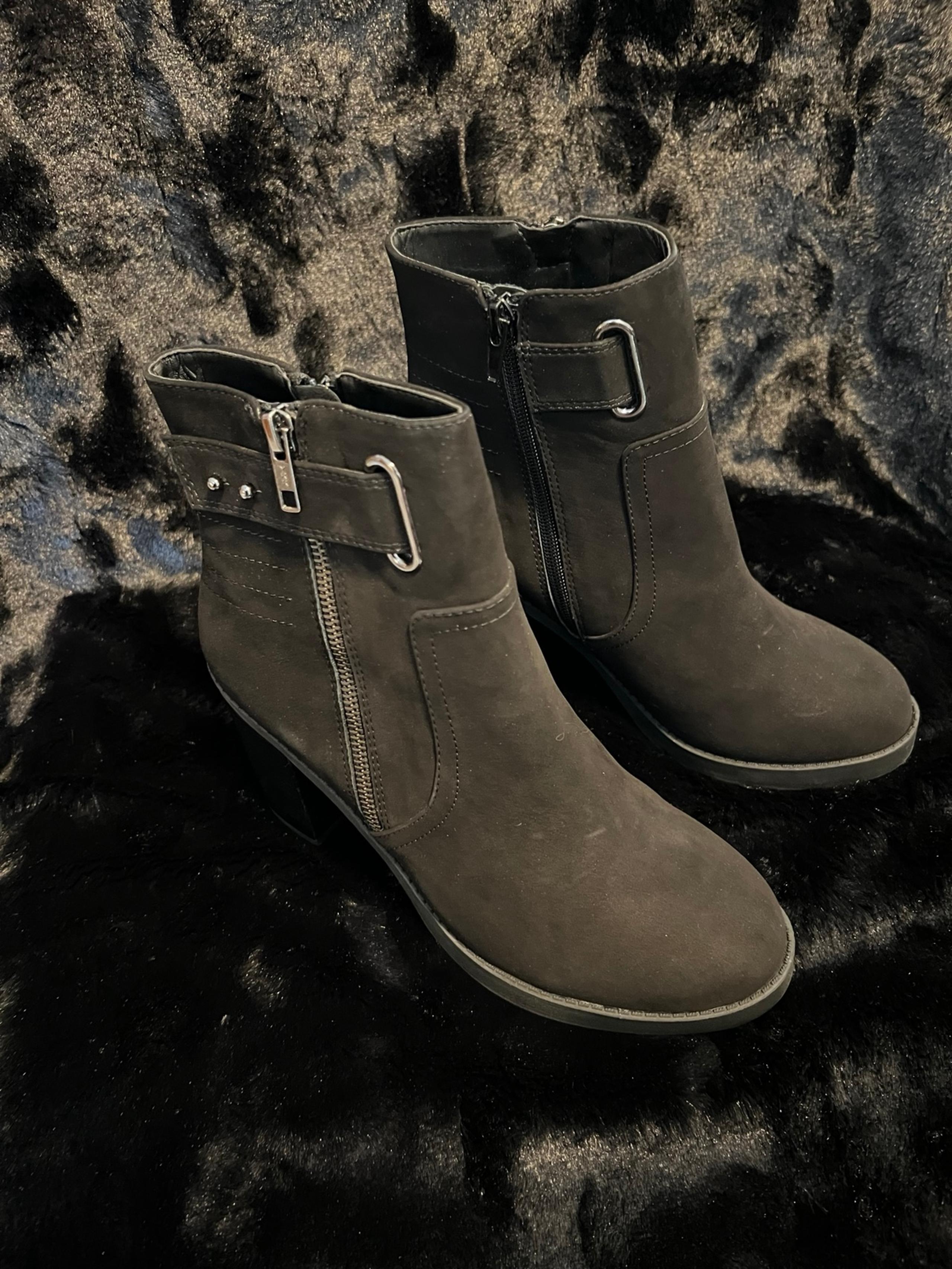 Sole Society Jessy Black Leather High Heel Zipper Chunky Ankle Boot Size 8 NWOB