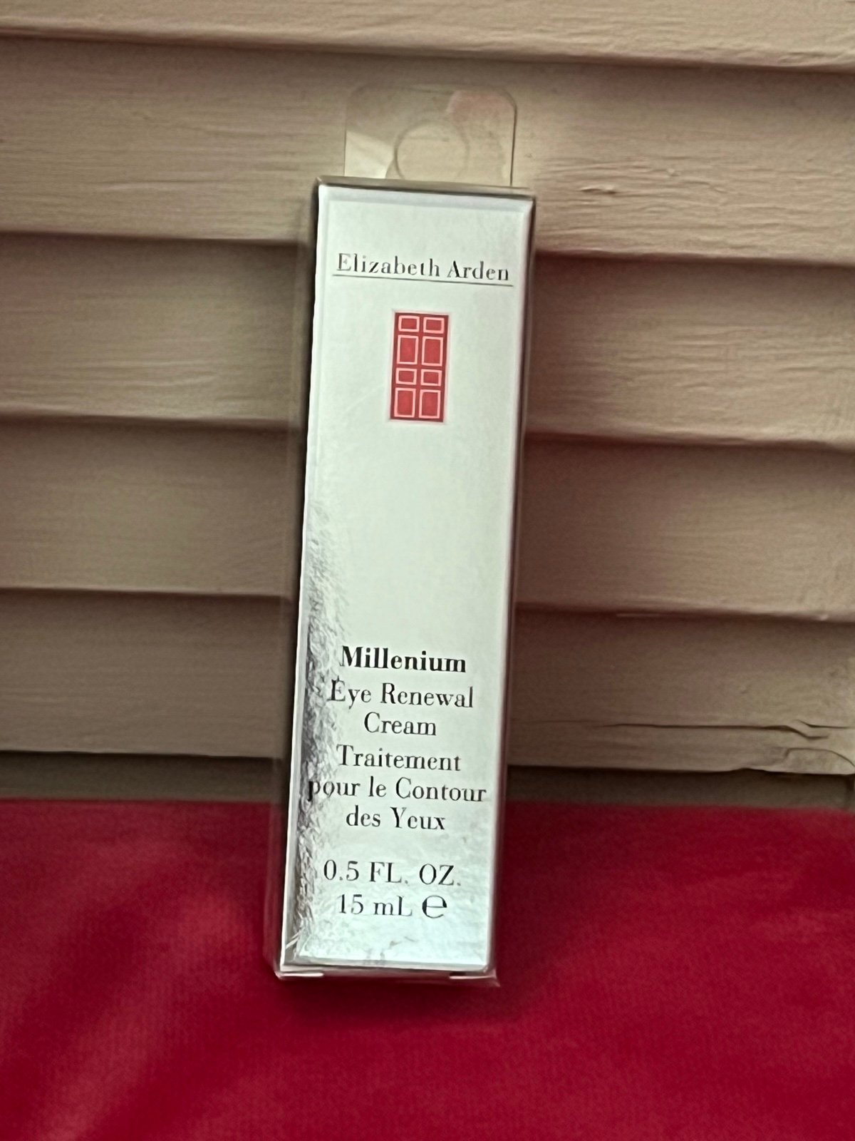 NIB ELIZABETH ARDEN EYE CREAM