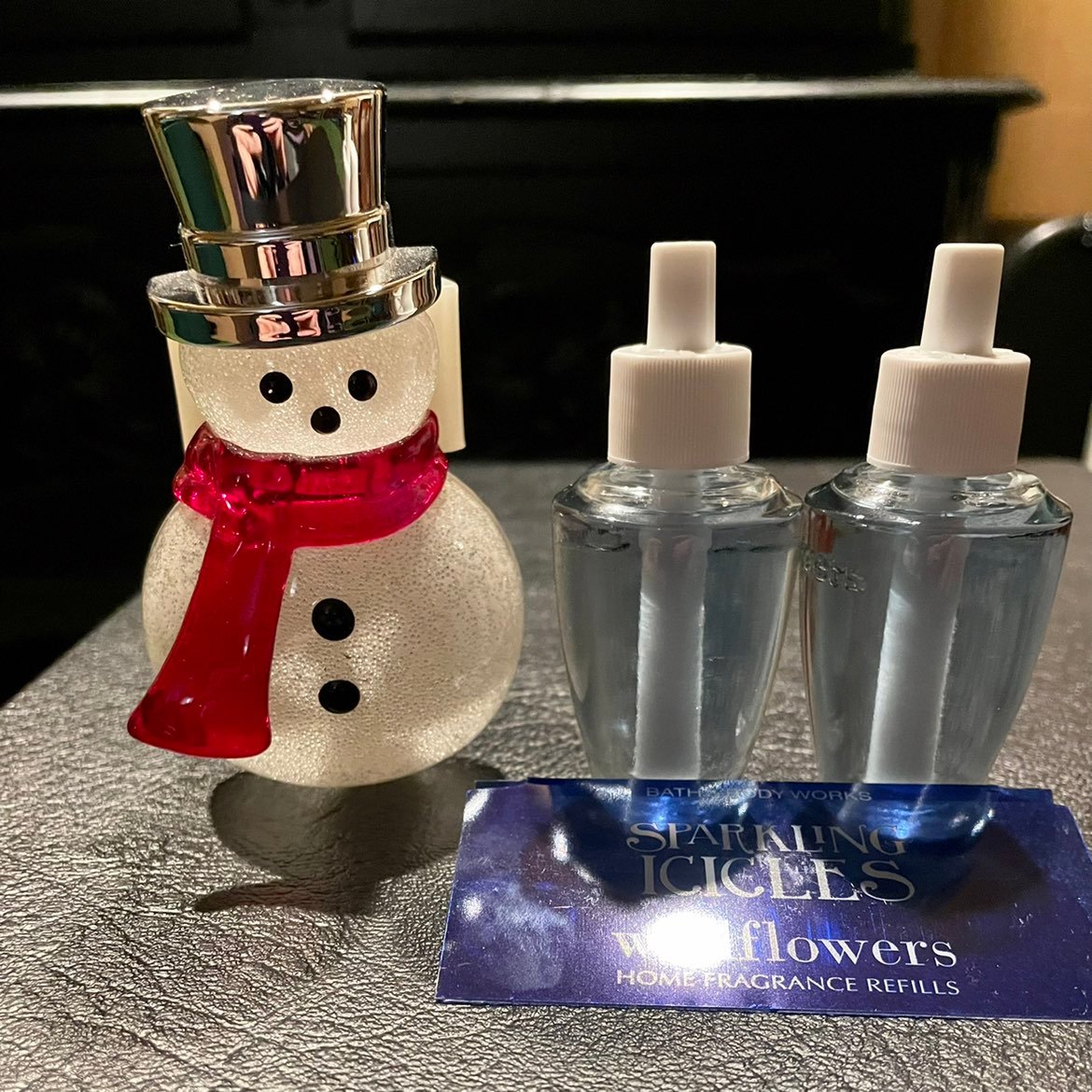 Bath & Body Works Snowman Plug & Wallflower Bundle