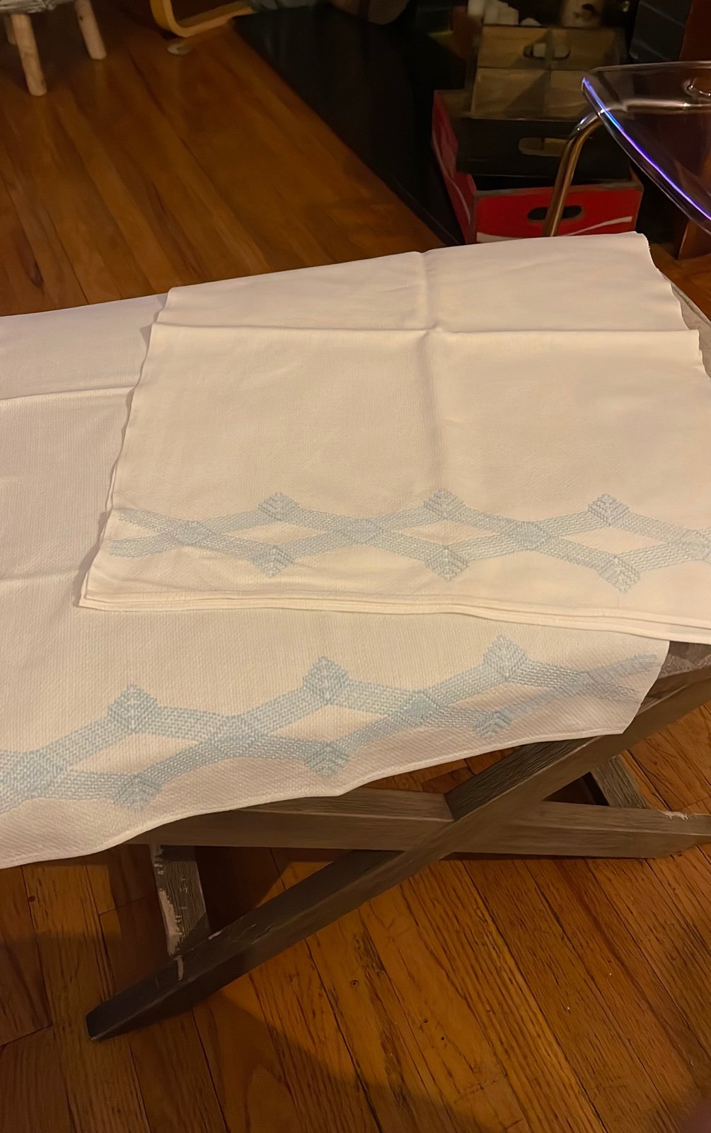 Vintage table runners & doilies