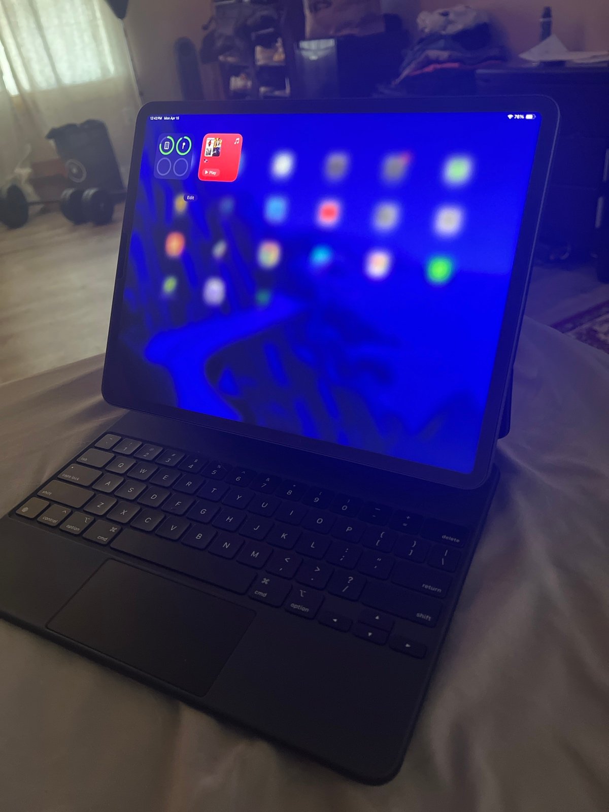 Apple iPad Pro 5th Generation 256 GB Wifi + Apple Magic Keyboard