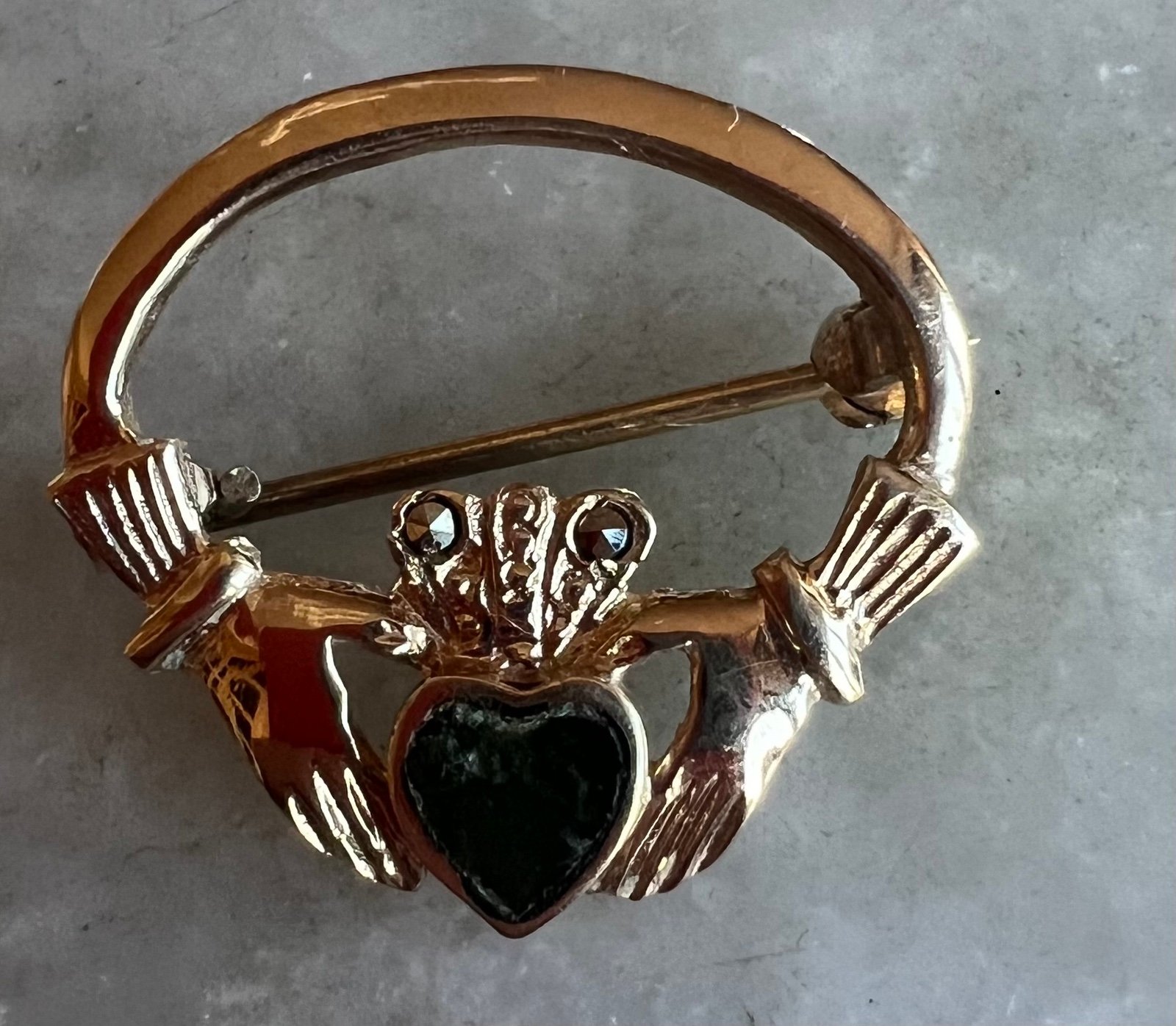 Antique Rare 9k Yellow Gold Pin Vintage Irish Claddaugh Signed