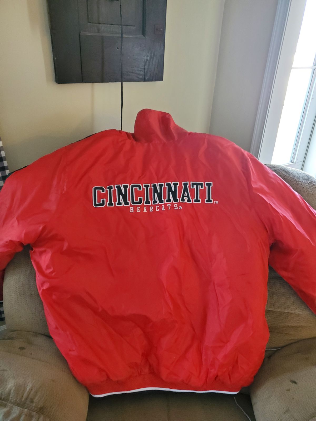 cincinnati bearcats coat XXL