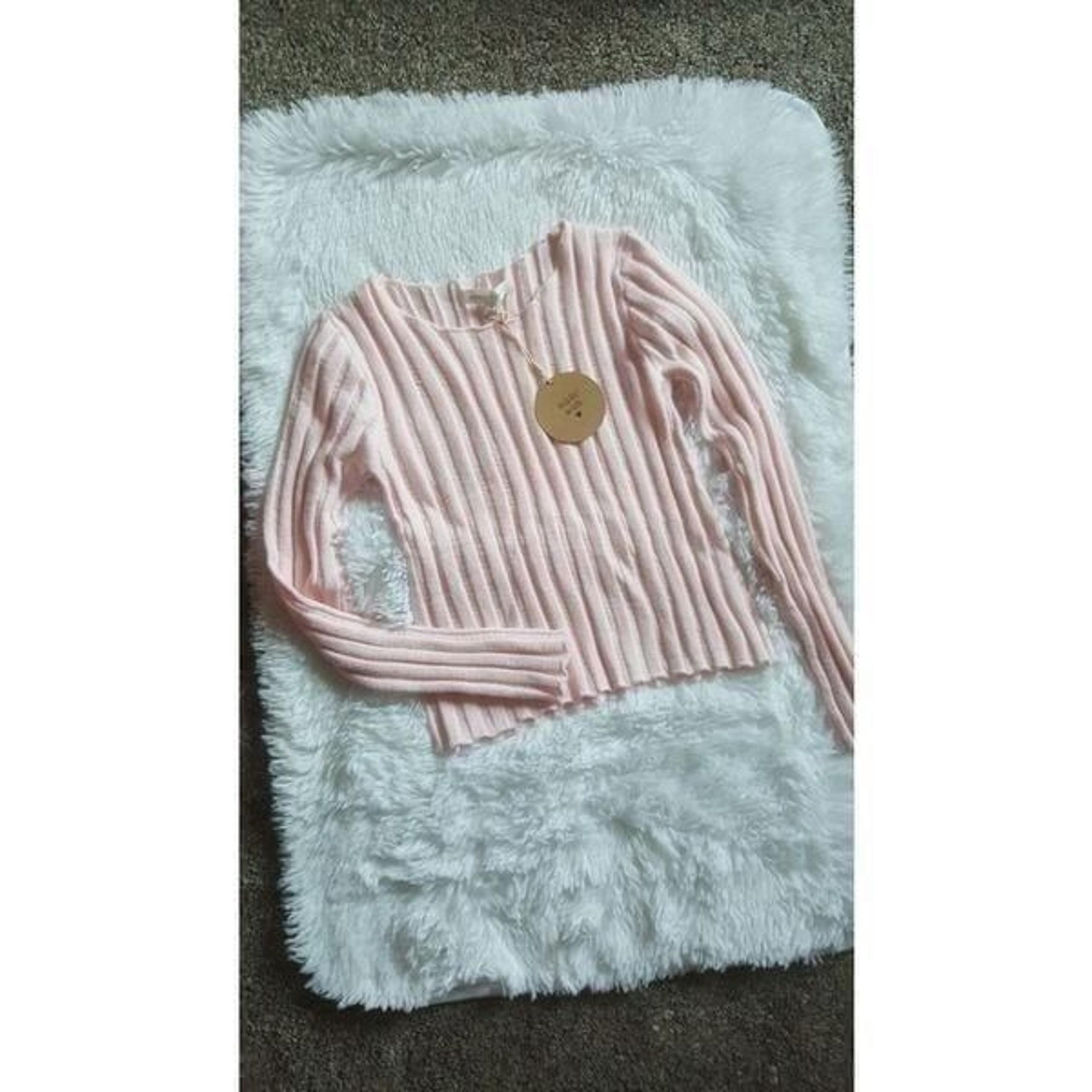 Honey Punch Sweater 
Size Small 
New with tags 
Pink
Short
Very Stretchy 
Soft