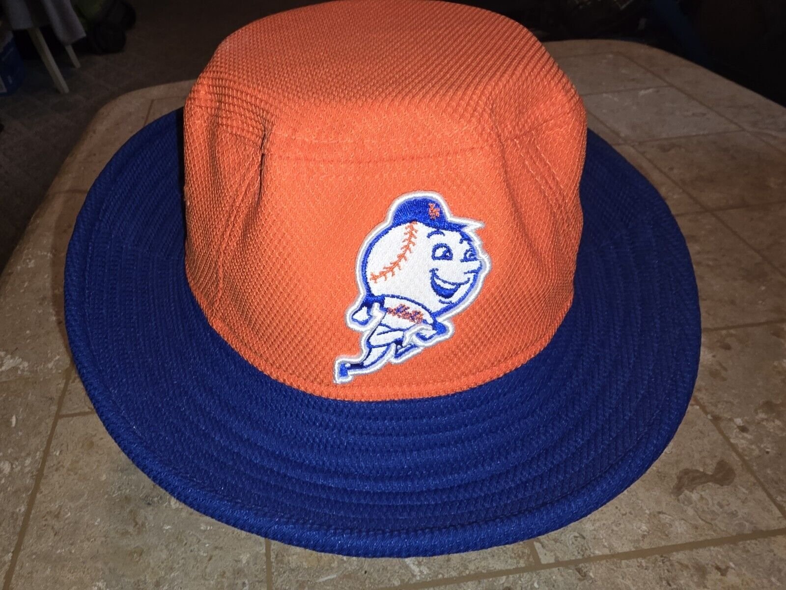 LE SSERAFIM [FLAME RISES] BUCKET HAT
