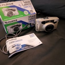 FUJIFILM ZOOM DATE 90 35mm Camera - 38-90mm Autofocus Point & Shoot