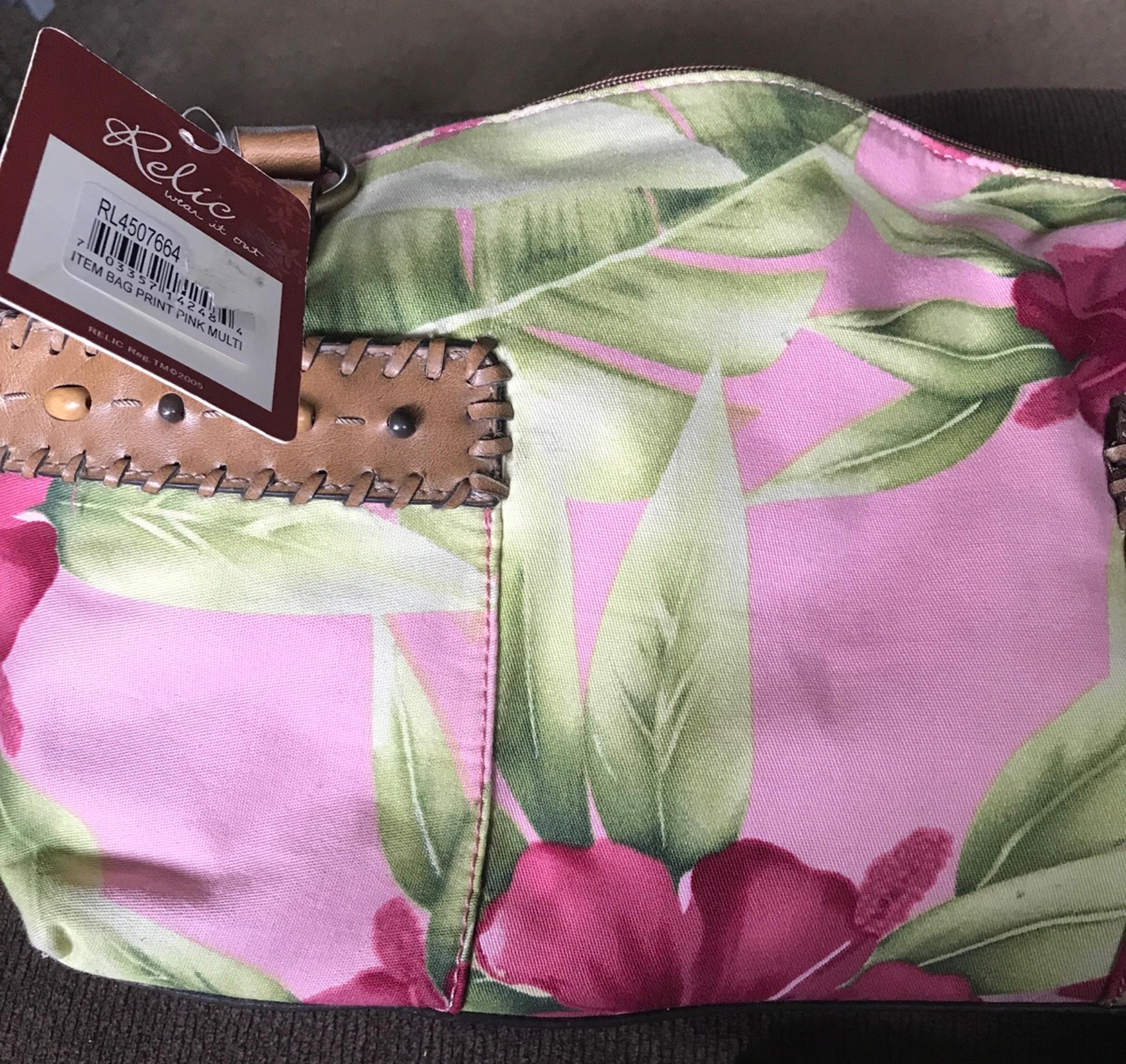 Relic 2005 Bag Cloth Purse Pink Multi Floral Cloth new with tags Flowers Zipper