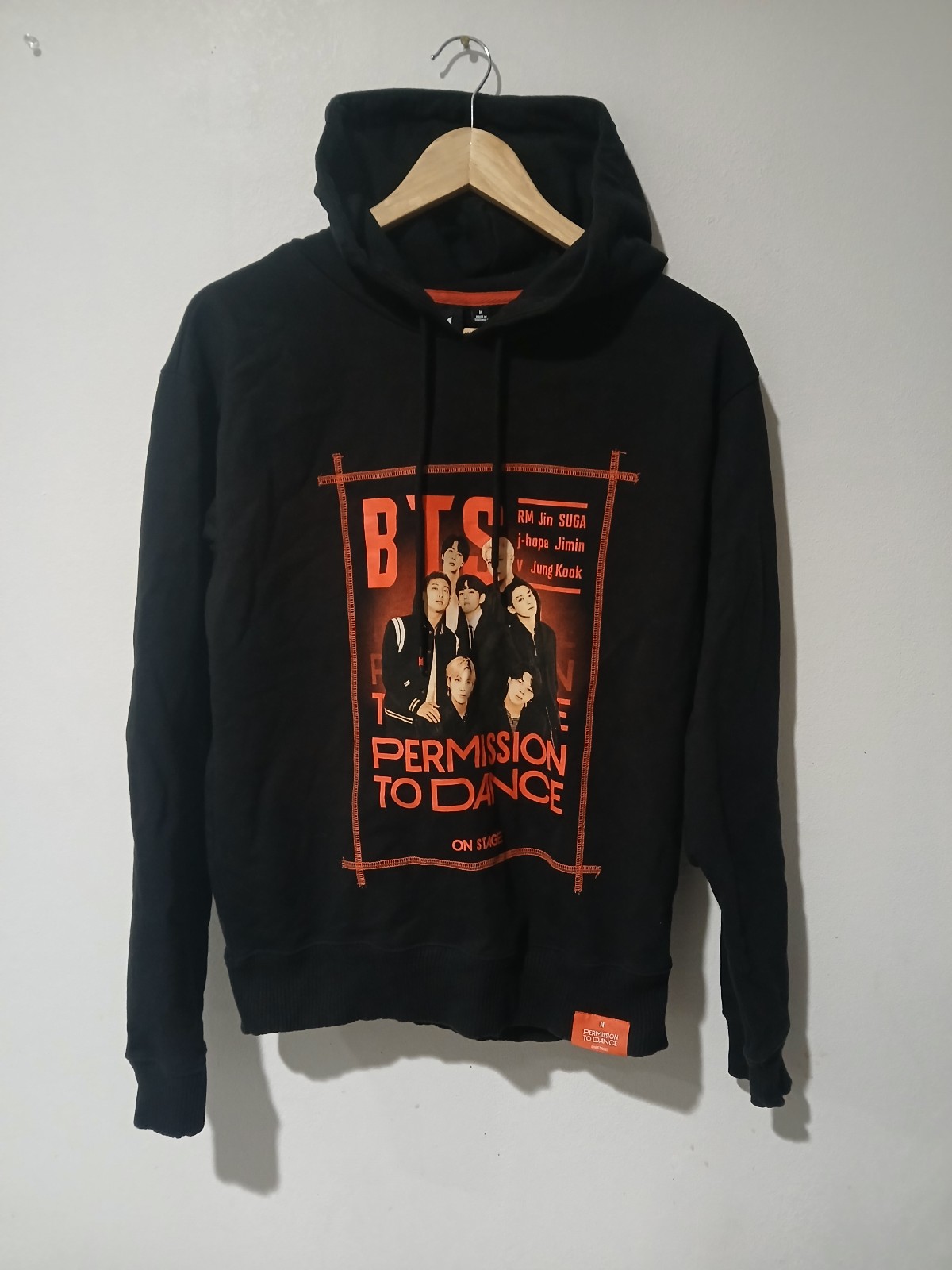 アイドル BTS PERMISSION TO DANCE ICON SWEATSHIRT PERMISSION TO DANCE HOODIE🧡 - BTS ARMY GIFT SHOP