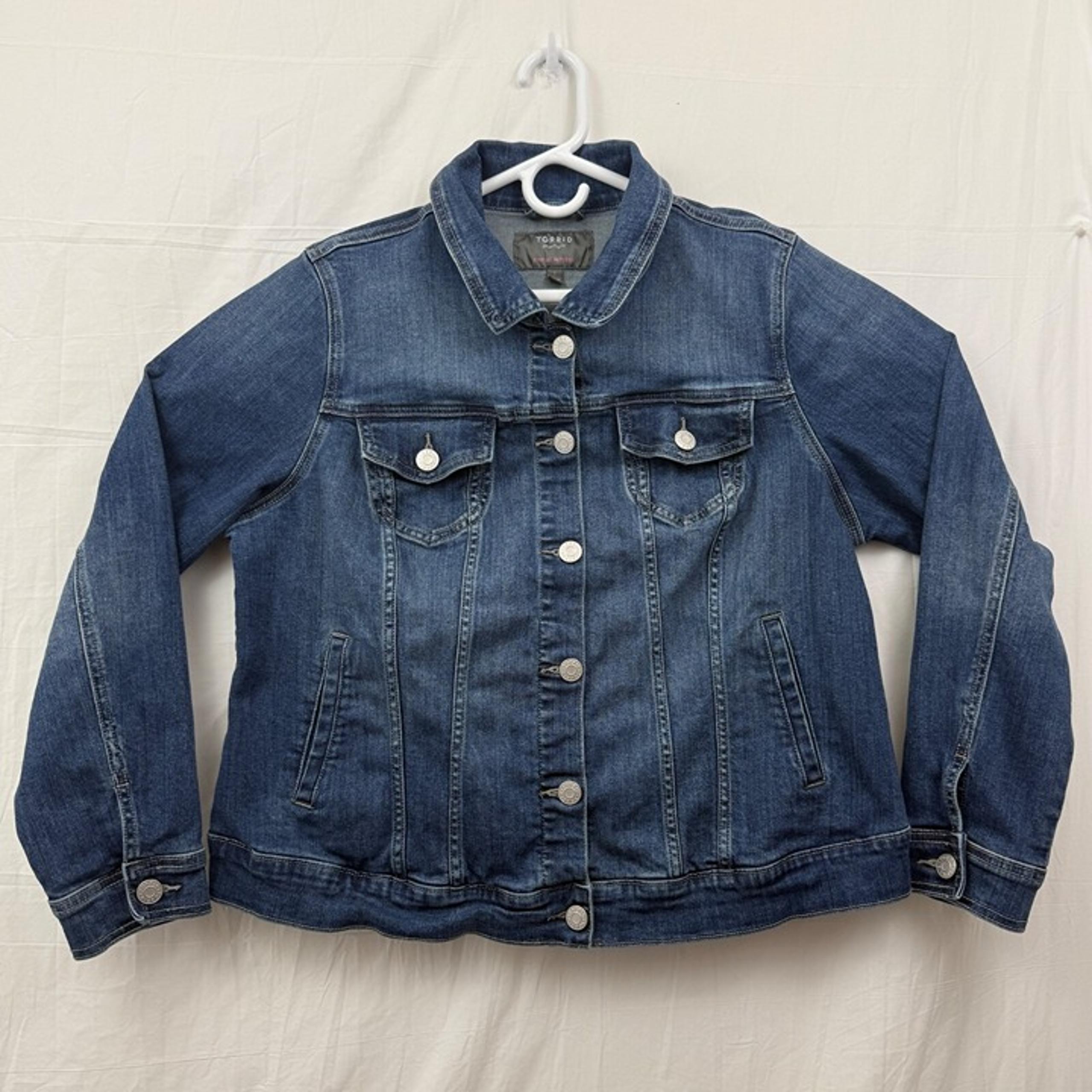 Torrid Denim Fitted Trucker Jacket Women +Size 1 Pepperdine (Blue)