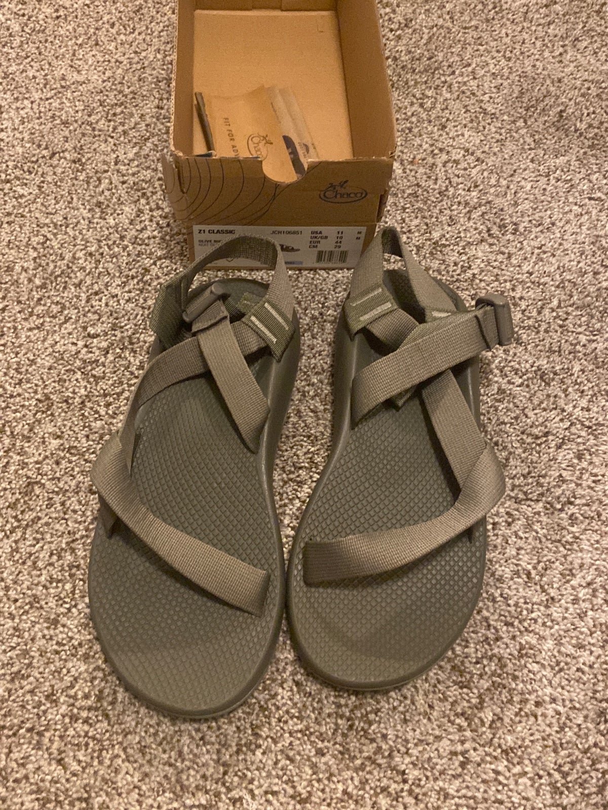 Mens Chacos brand new