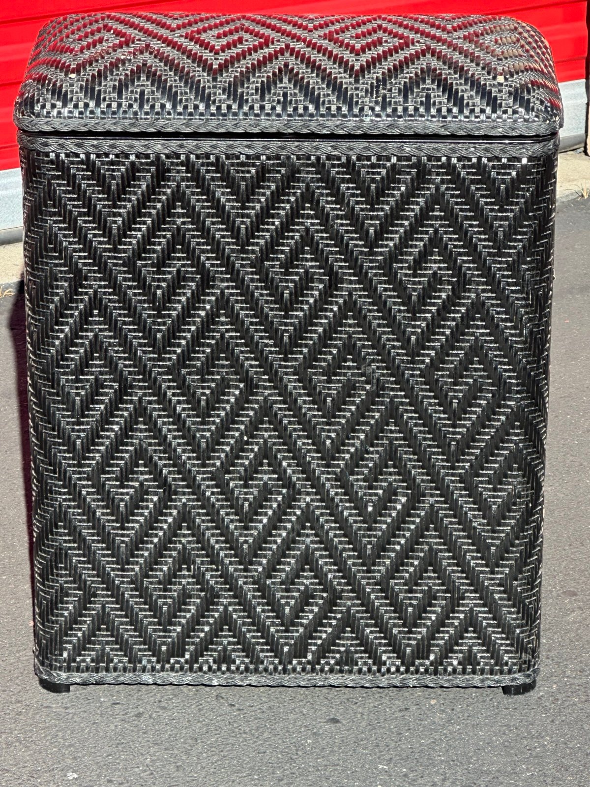 Wicker laundry basket