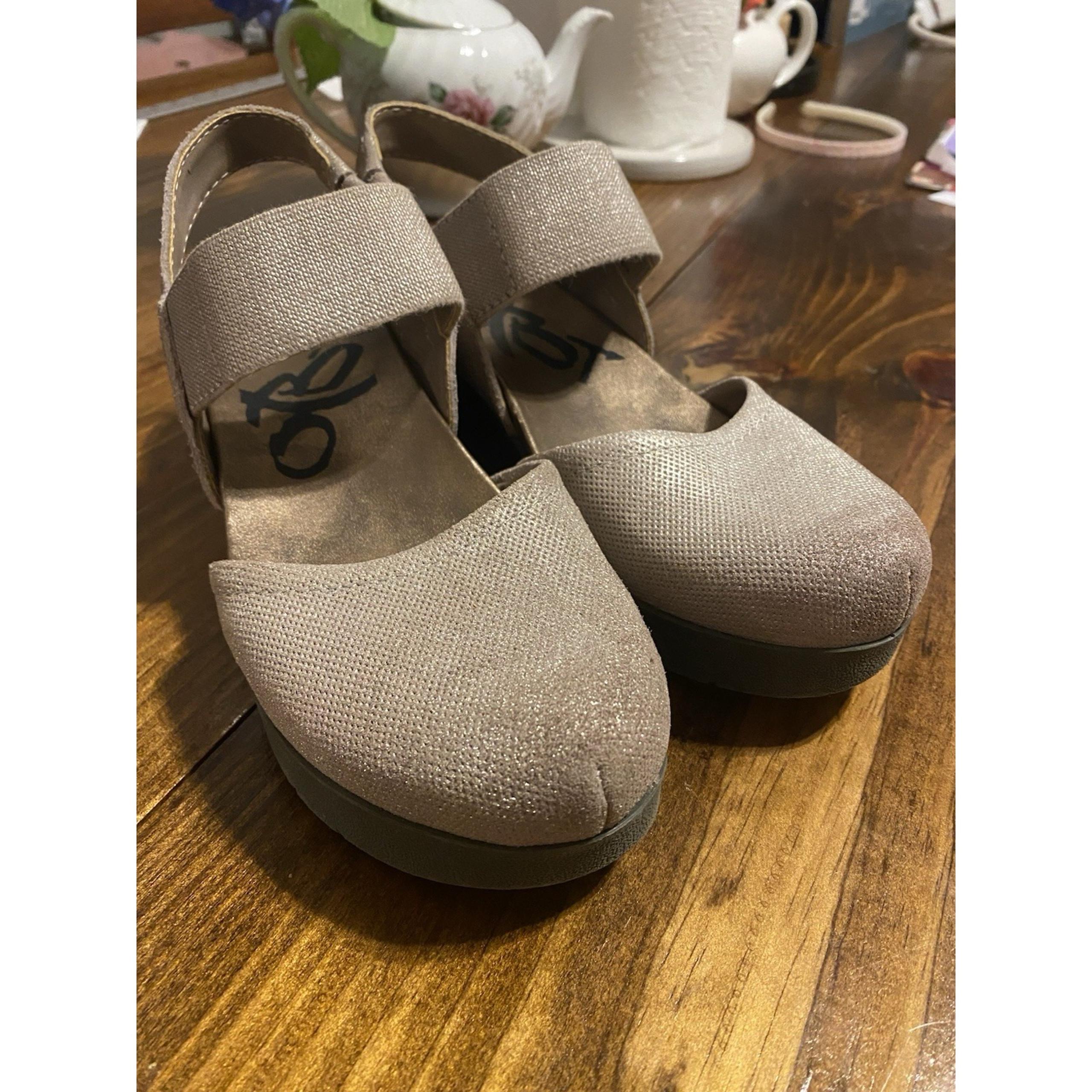 OTBT Women's Platform Wedge Sandals Beige Glitter Elastic Strap Size 7.5 NWOB