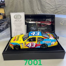 RCCA Elite 43 Bobby Labonte 124 scale NASCAR