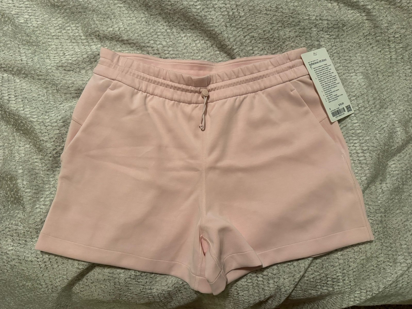 Lululemon Softstreme HR short 4”- size 8
