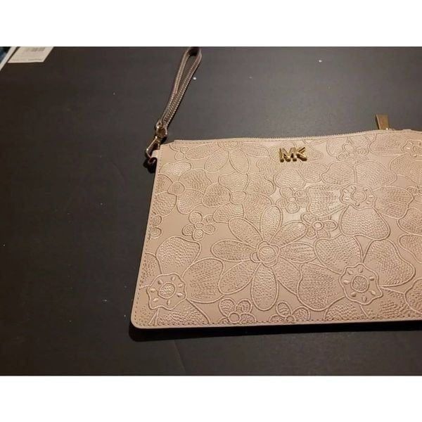 Michael kors pink leather Clutch Purse Nwot Unworn