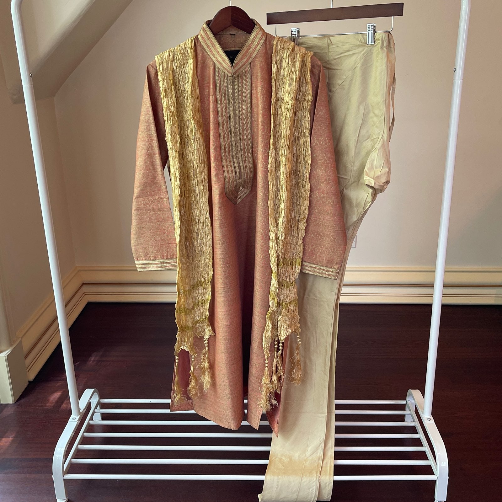 Infian Pakistani Shalwar Kameez Outfit