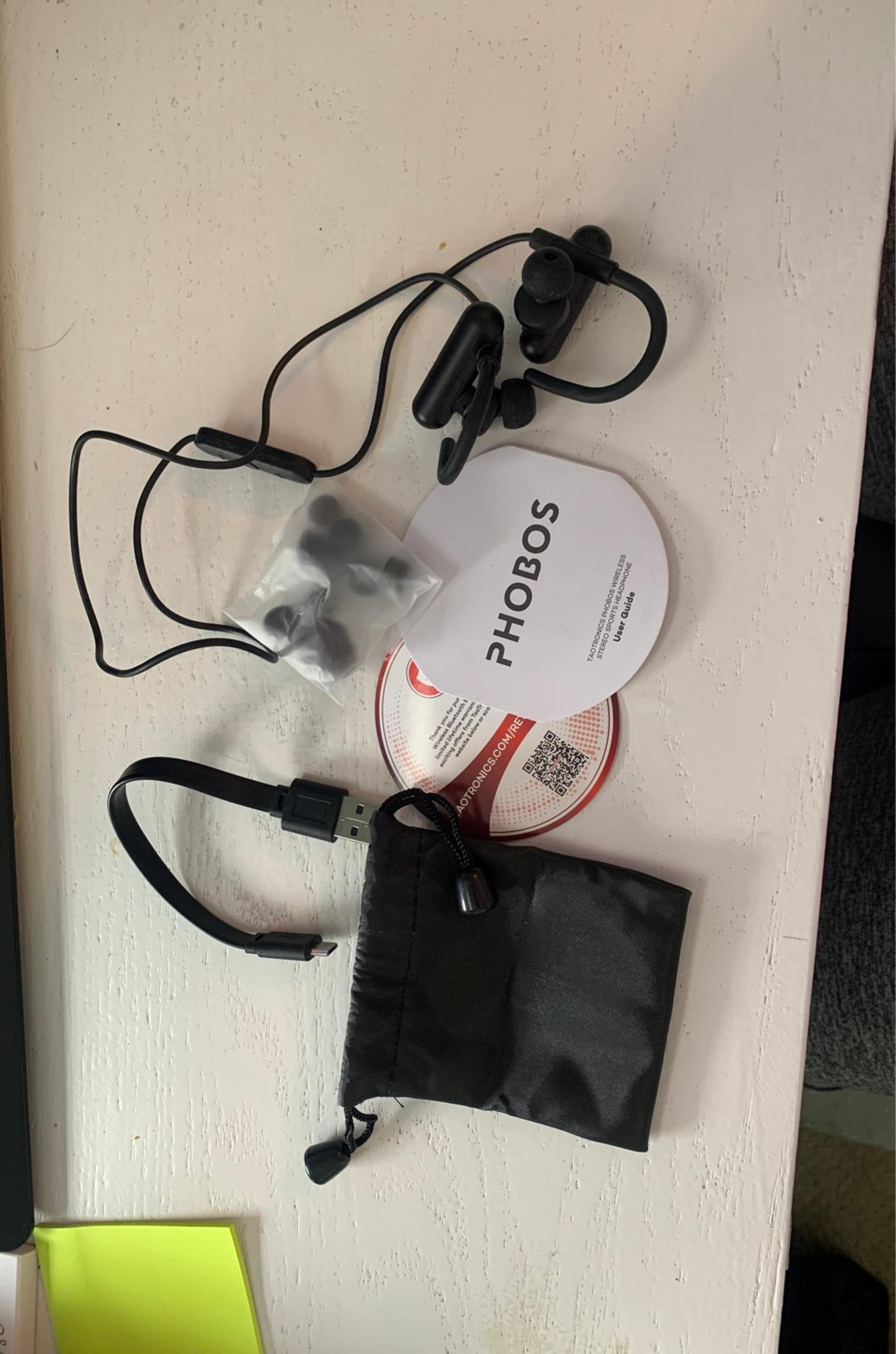 Wireless bluetooth headphones