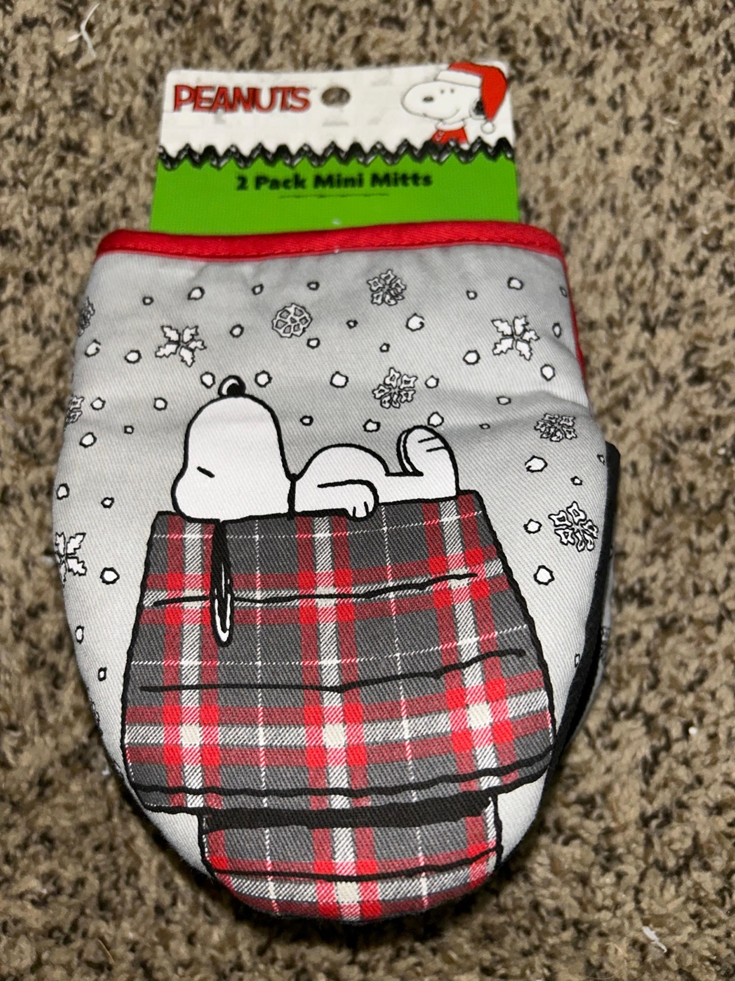 Snoopy Christmas Oven Mitts