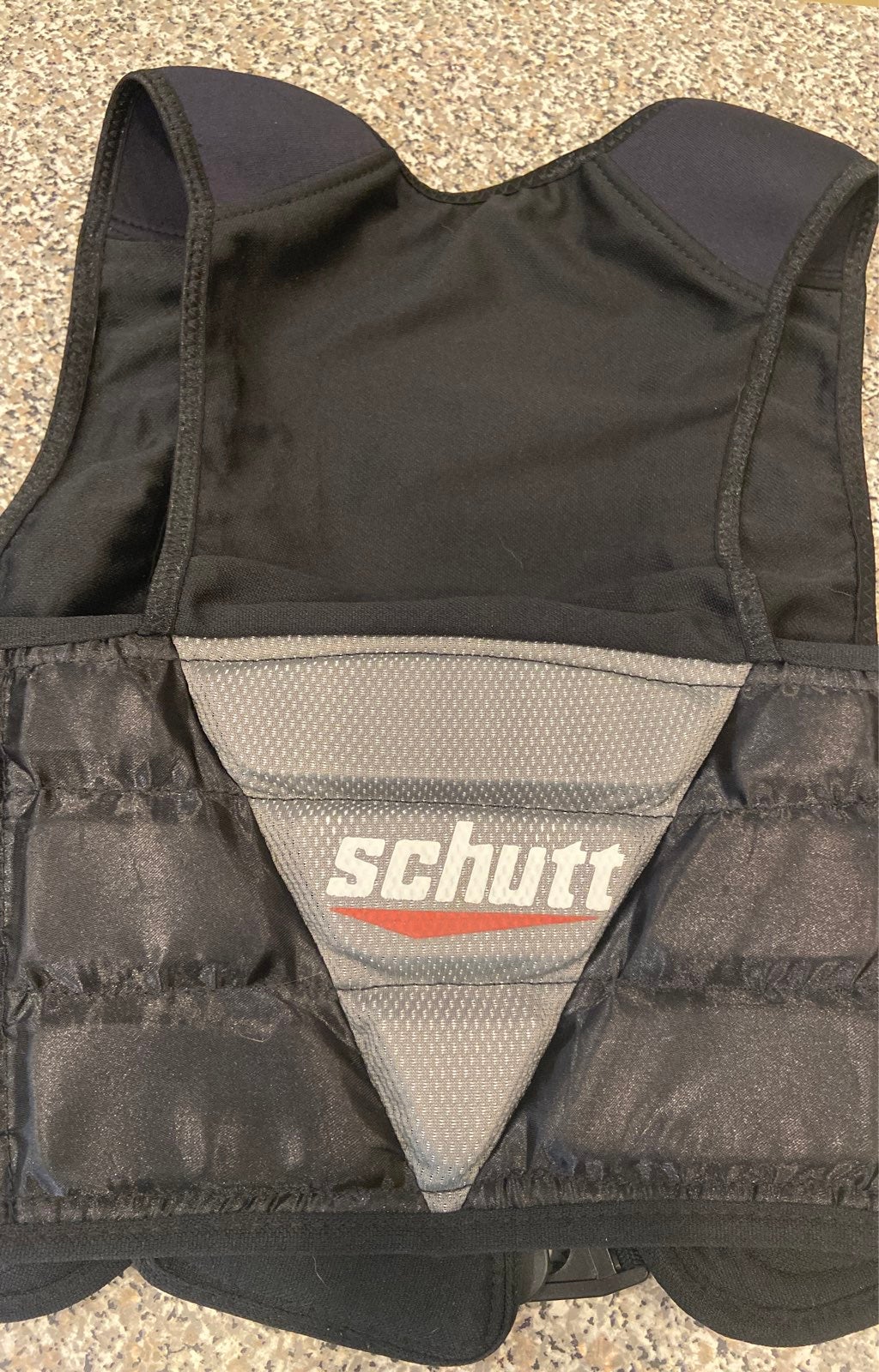 Schutt Varsity ventilared rib protector