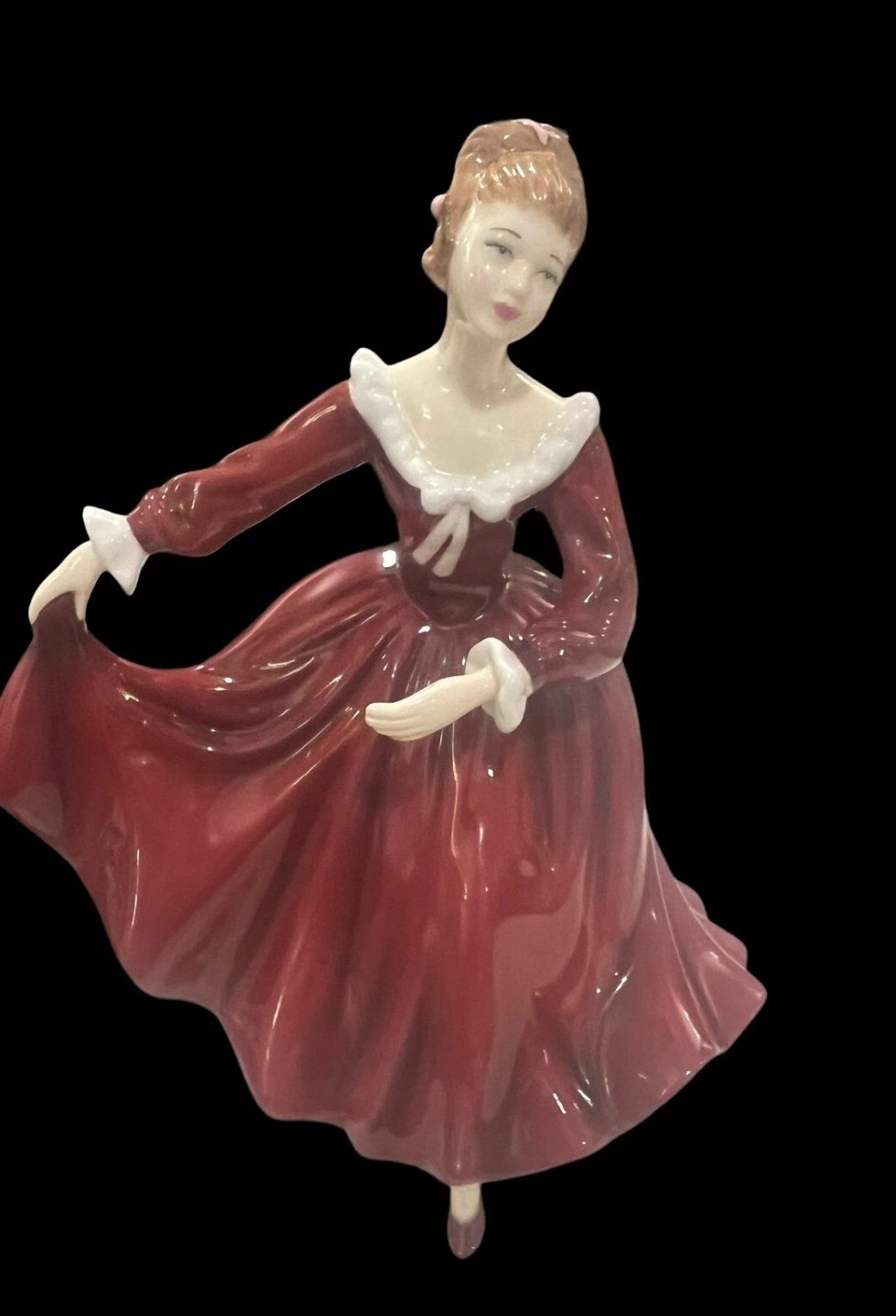 VINTAGE ROYAL DOULTON PRETTY LADIES “SAMANTHA” BONE CHINA FIGURINE