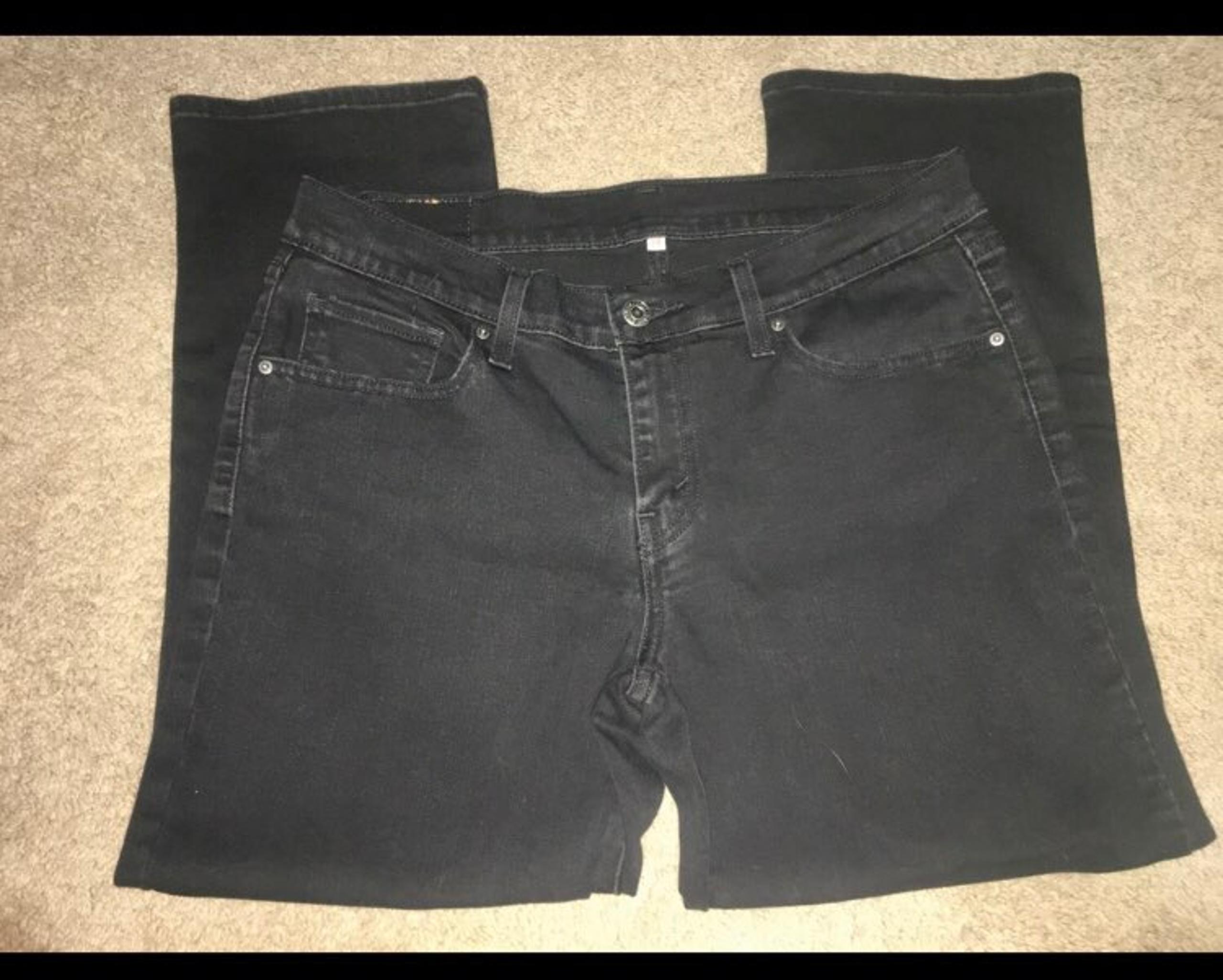 Womens Levi Capris