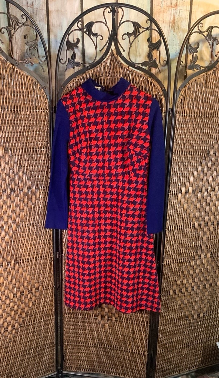 Vintage Kenny Classics Houndstooth Sweater Dress Size 10. In great condition.