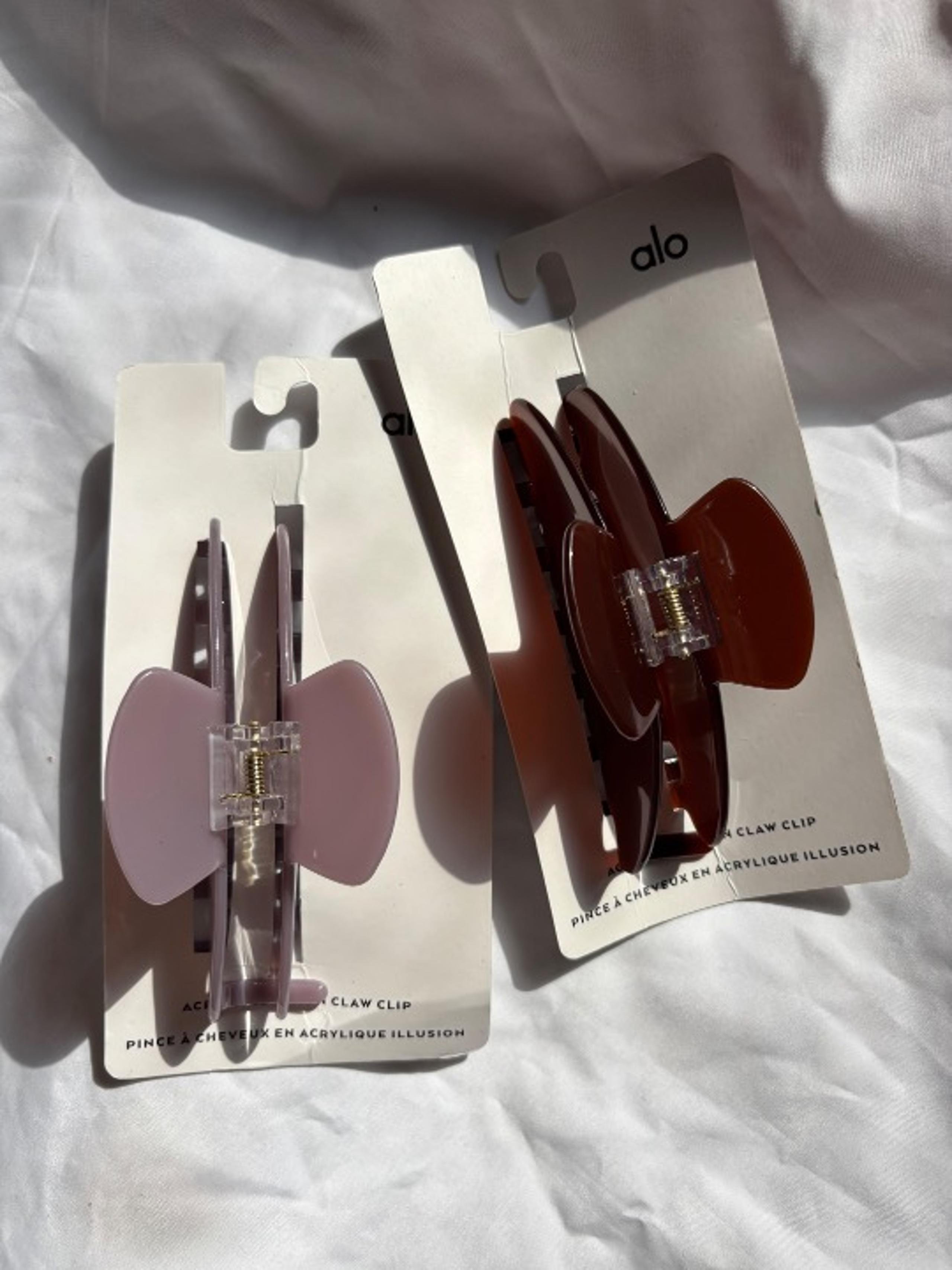 Alo yoga claw clips