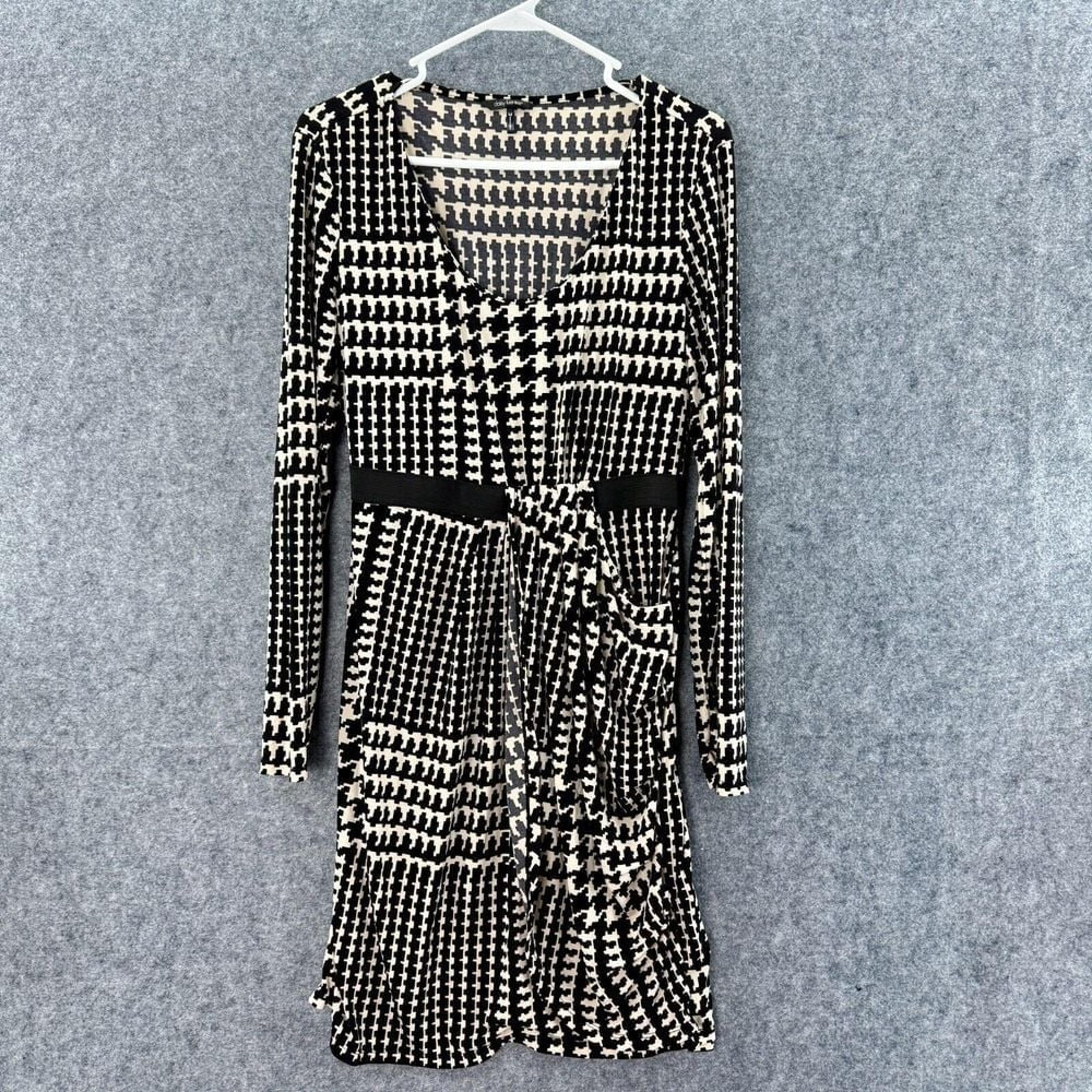 Daisy Fuentes Dress Womens M Black Cream Stretch Pullover Knee Length Crew Neck