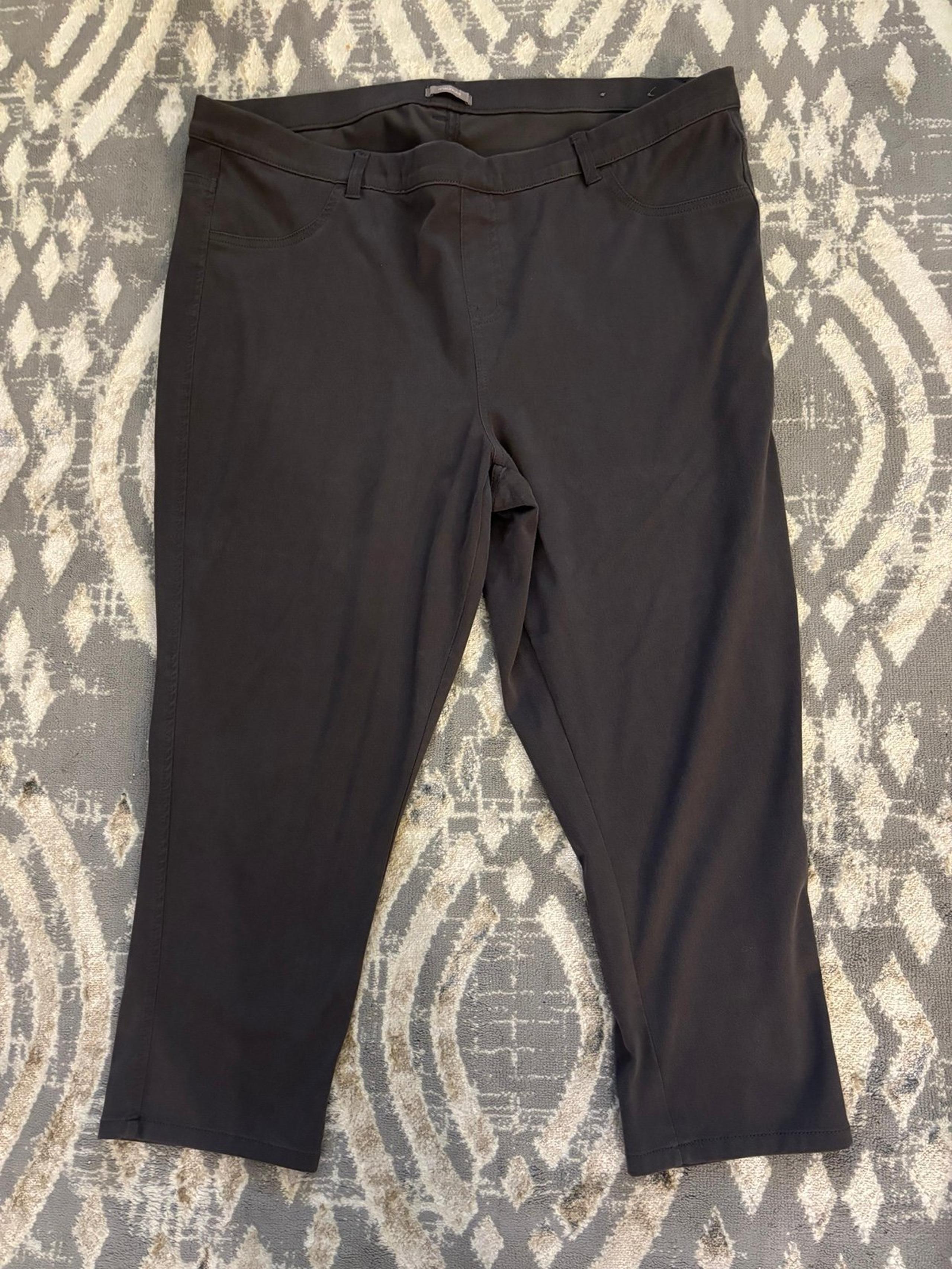 Maurice’s capris size 20
