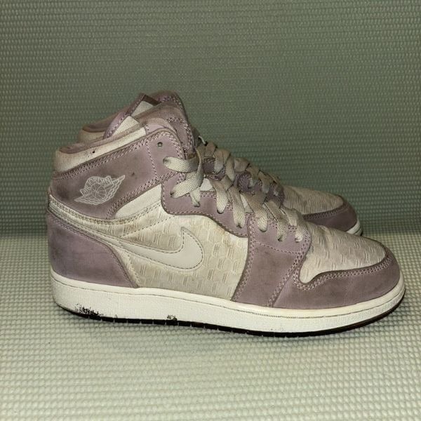 Nike Air Jordan 1 Plum Fog Retro High Heiress Shoes Sz 6.5Y Women’s 8 832596-025
