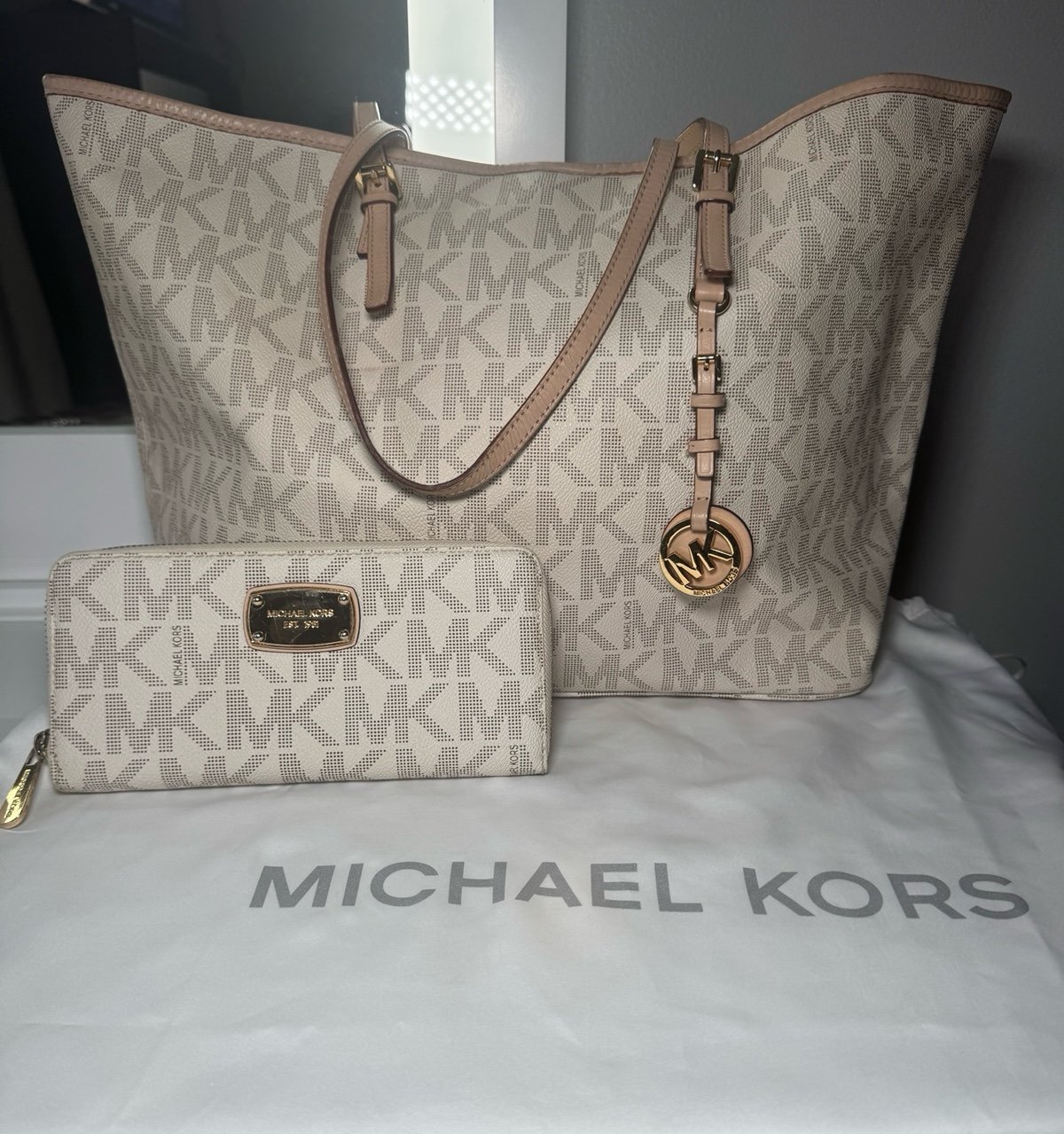 Michael Kors Contiental Wallet & Monogram Tote Bundle