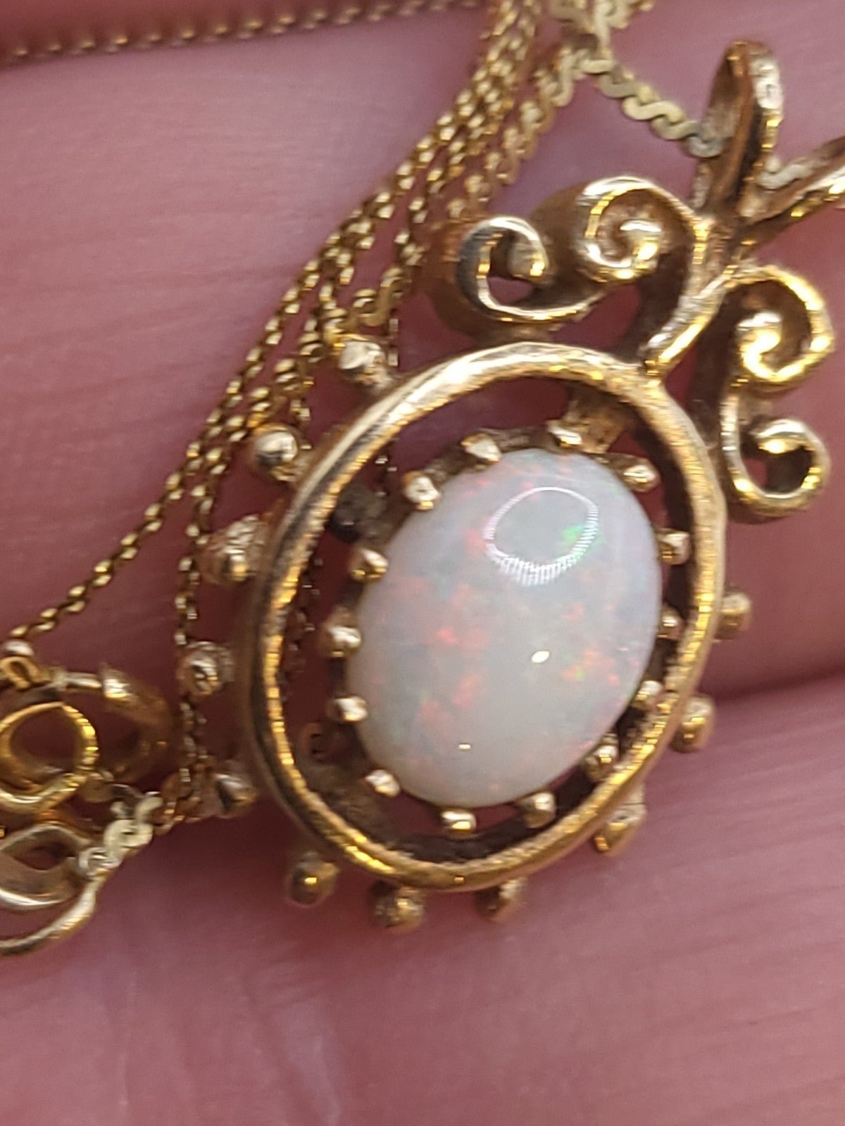 VTG SOLID 14K YELLOW GOLD OPAL NECKLACE. 3.53 GRAMS