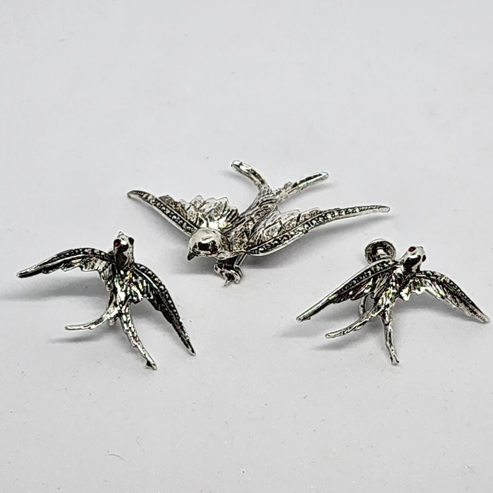 Swallow Bird Vintage 1970s Screw Back Earrings & Matching Brooch Pin Silver-Tone