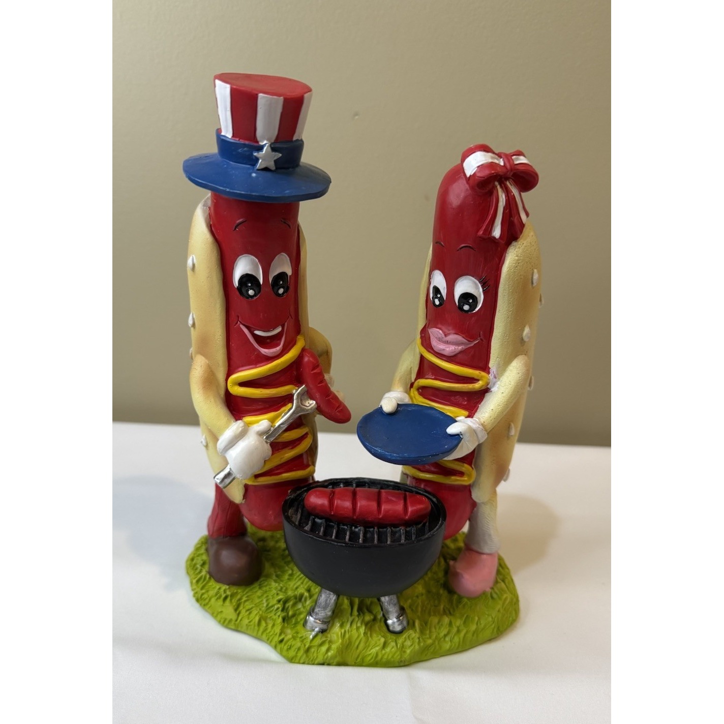 PATRIOTIC Hotdogs Bbq 4th of July Decor Figurine NEW