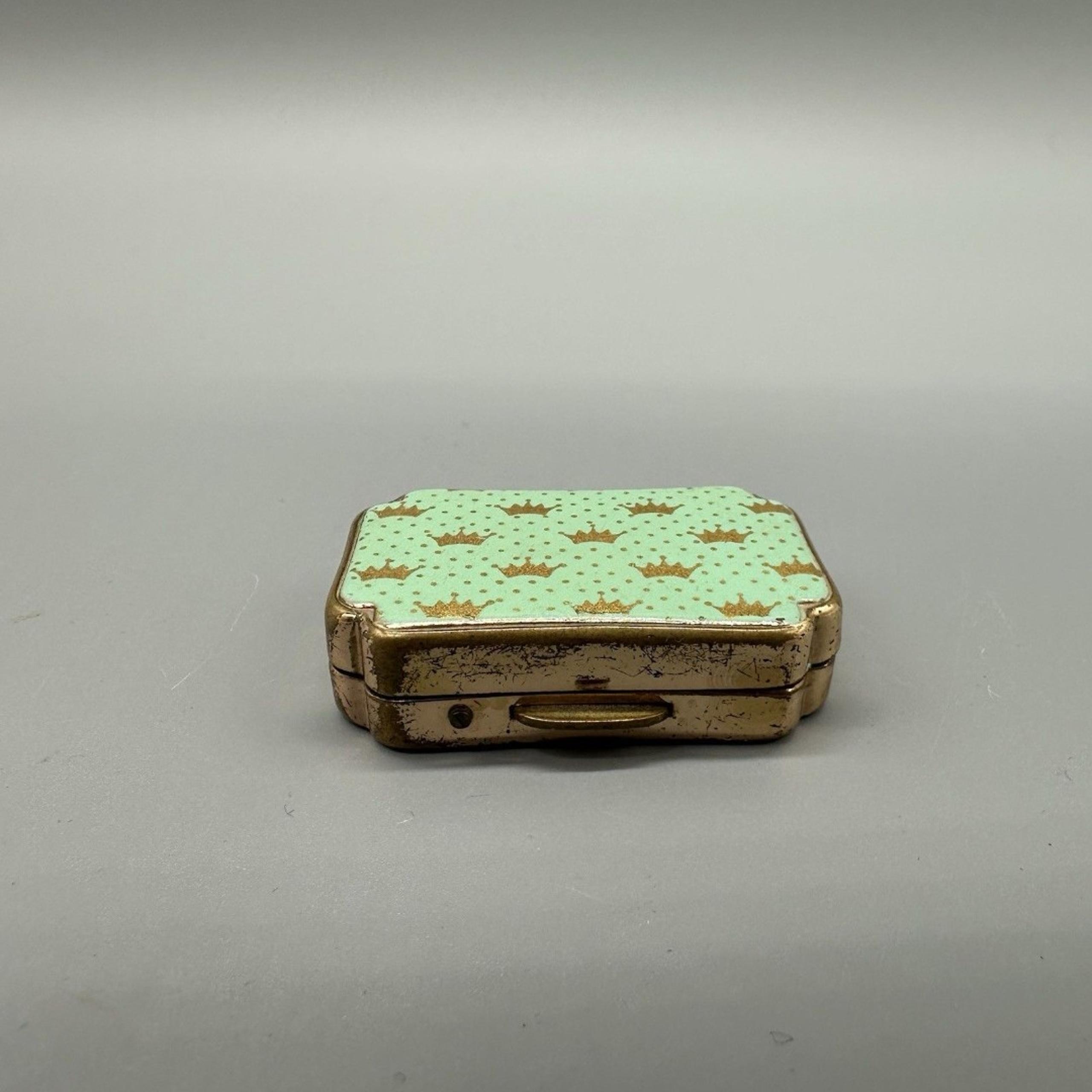 Vintage Stratton Pill Box Crown Pattern Metal Small 1.5”x1”