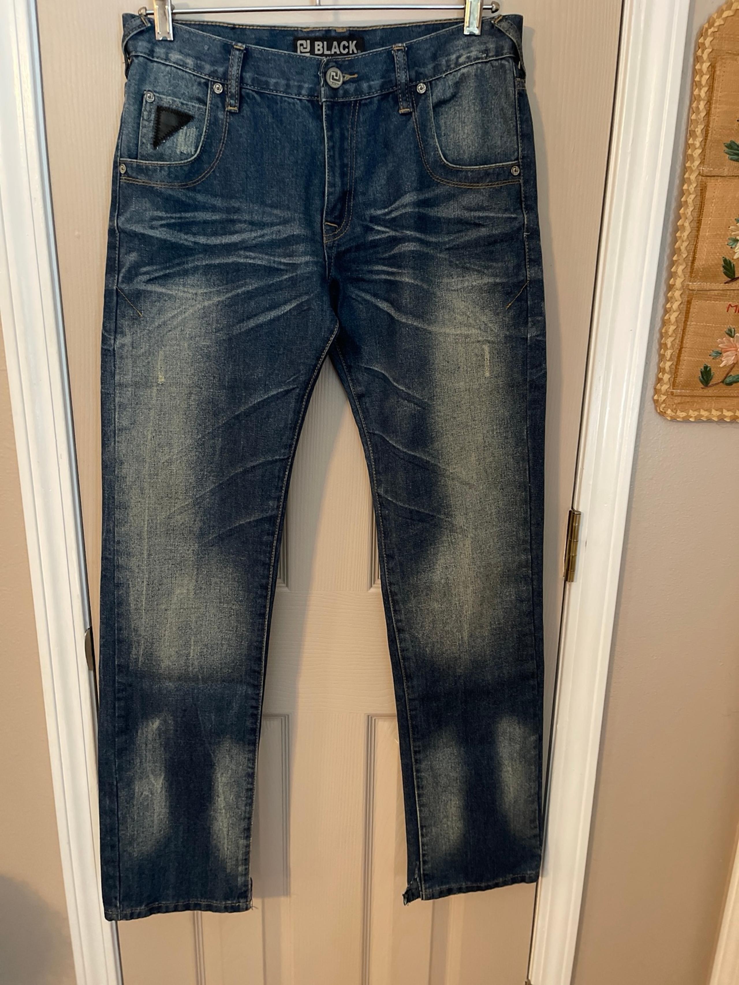 Rue21 Black Premium men’s medium wash blue distressed low rise slim jeans. 30x32